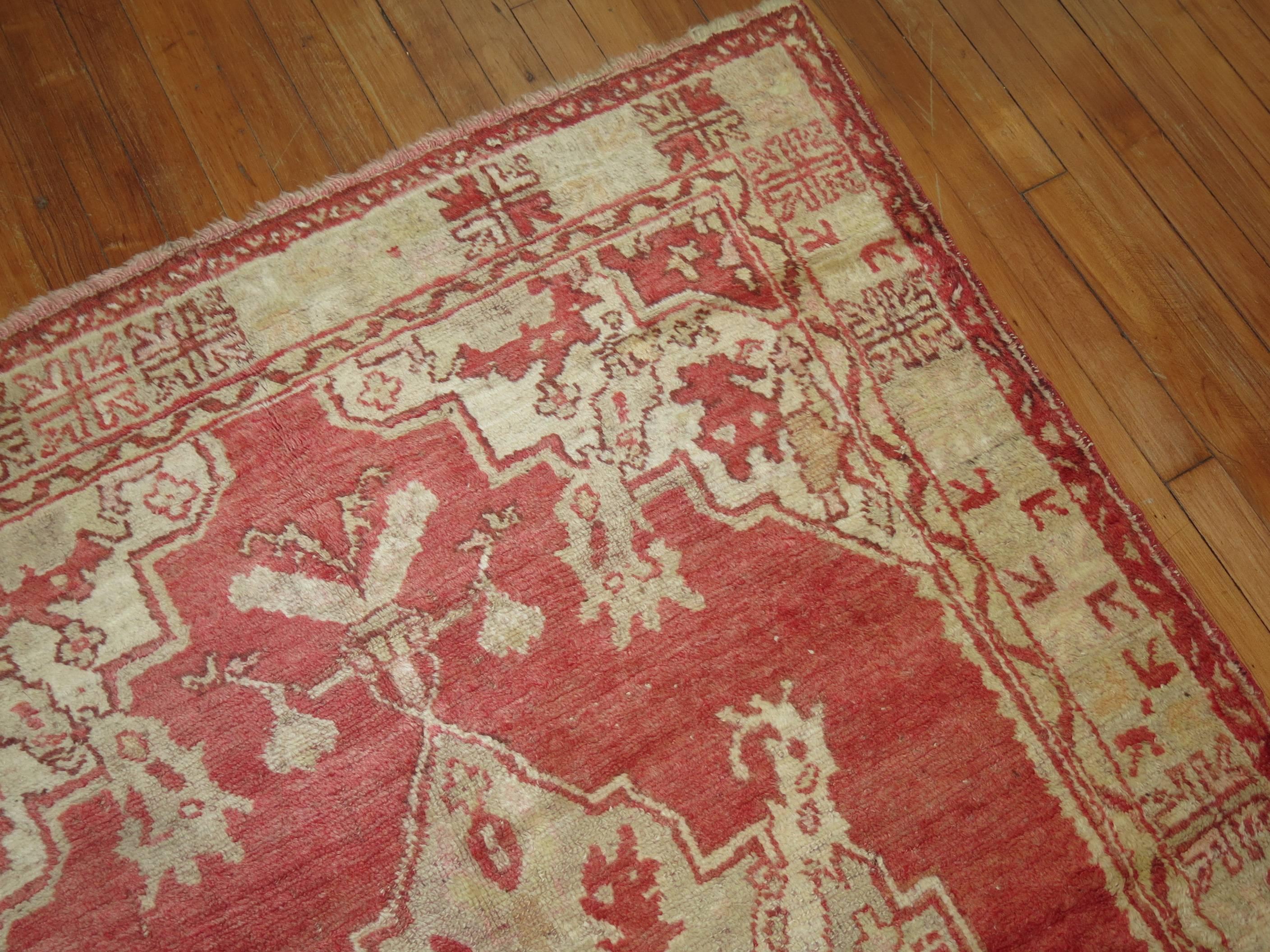 Watermelon Red Antique Oushak 20th Century Rug In Good Condition For Sale In New York, NY