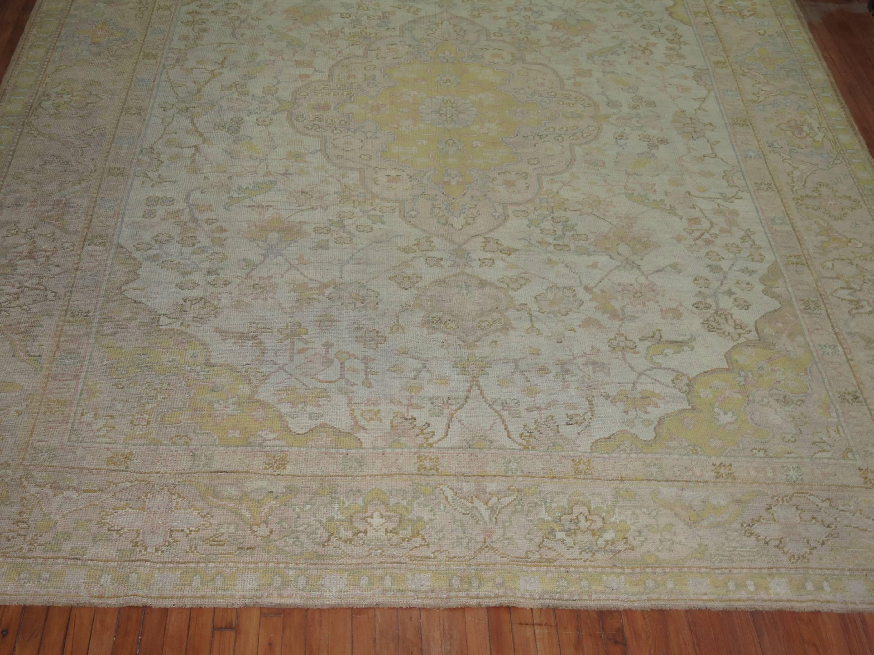 Ivory Pink Yellow Antique Turkish Oushak Rug, Early 20th Century In Good Condition For Sale In New York, NY