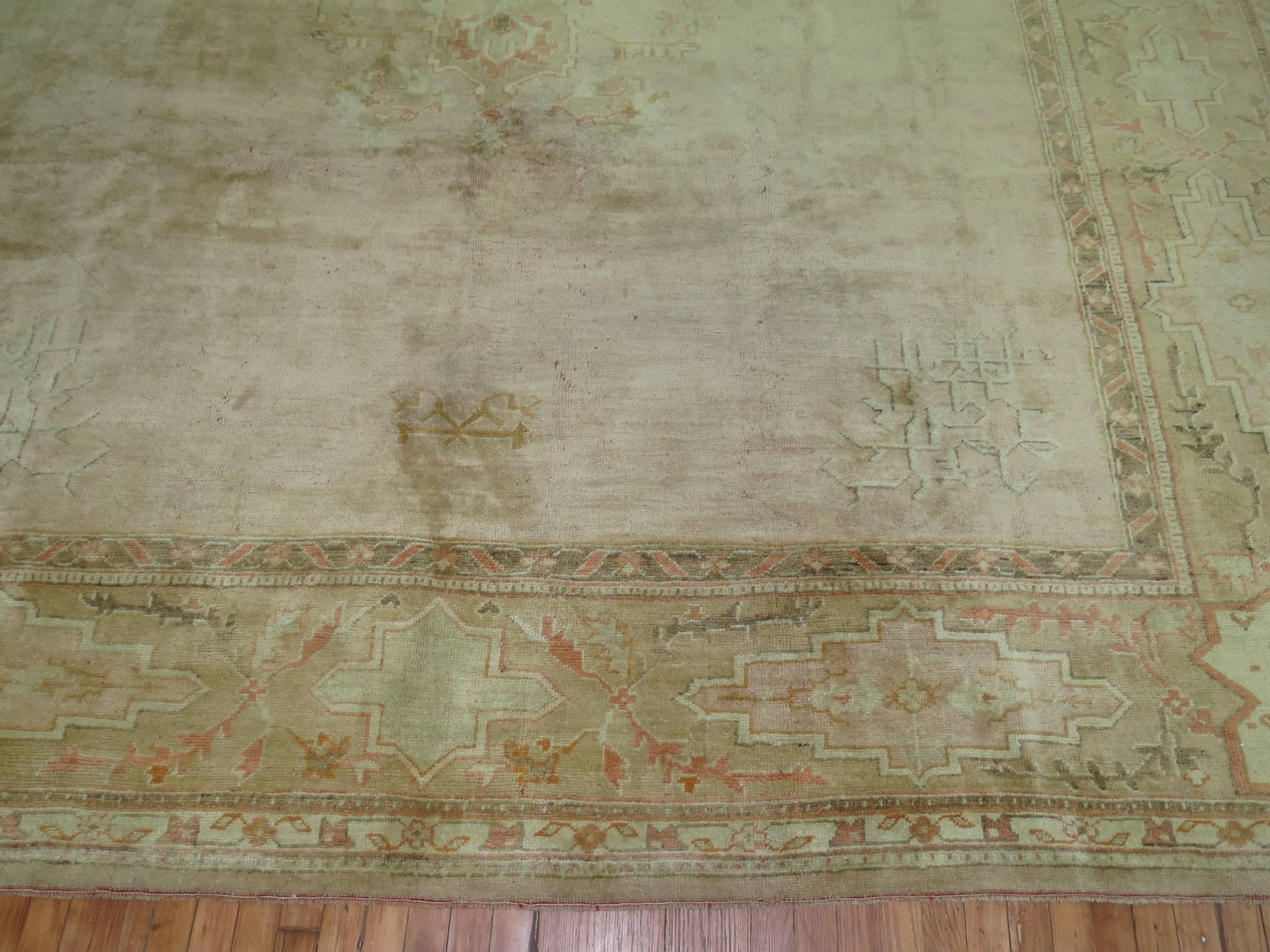 Light Pink Antique Turkish Oushak Oversize Rug In Good Condition For Sale In New York, NY