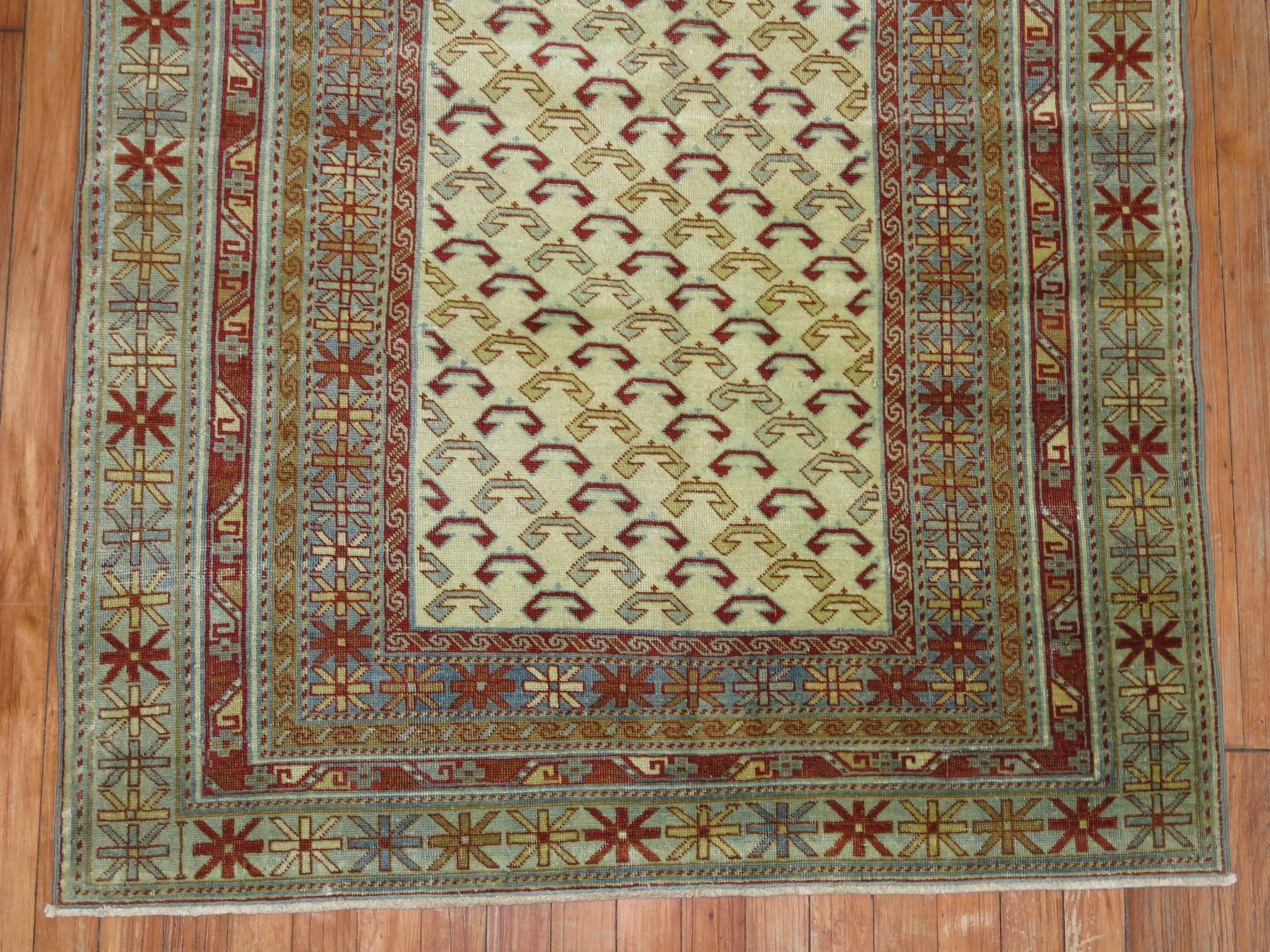 Kaukasischer Schirwan-Teppich im Vintage-Stil in Elfenbein, Hellblau und Rot (Handgeknüpft) im Angebot