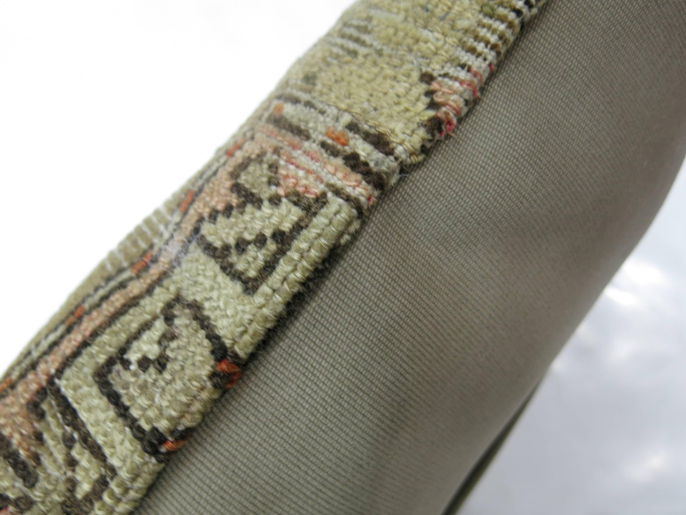 Oreiller fabriqué à partir d'un tapis turc anatolien vintage.