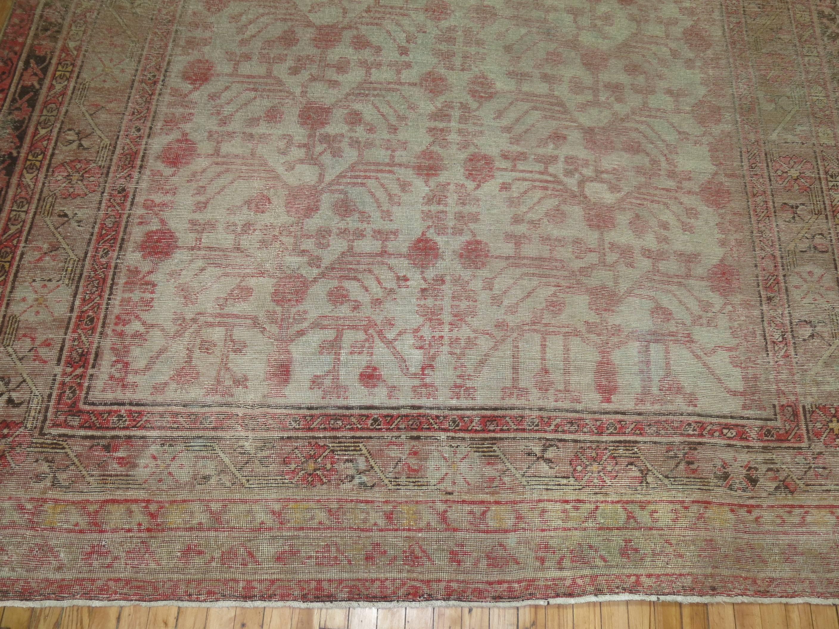 Granatapfel Khotan Shabby Chic Ende des 19. Jahrhunderts Großer Galeriegroßer Teppich im Angebot 3