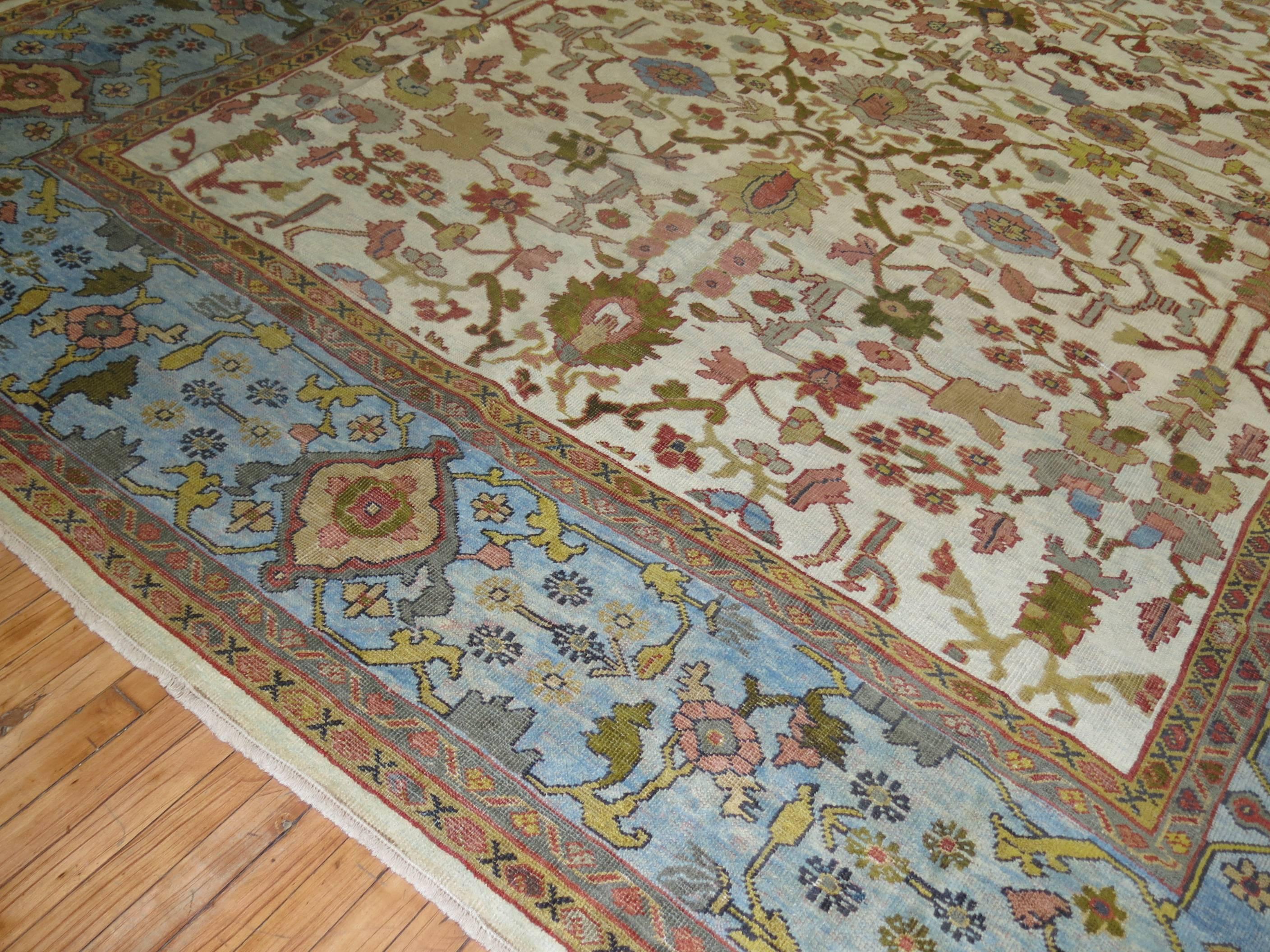 Tissé à la main Magnifique tapis persan ancien Mahal ivoire et bleu ciel en vente