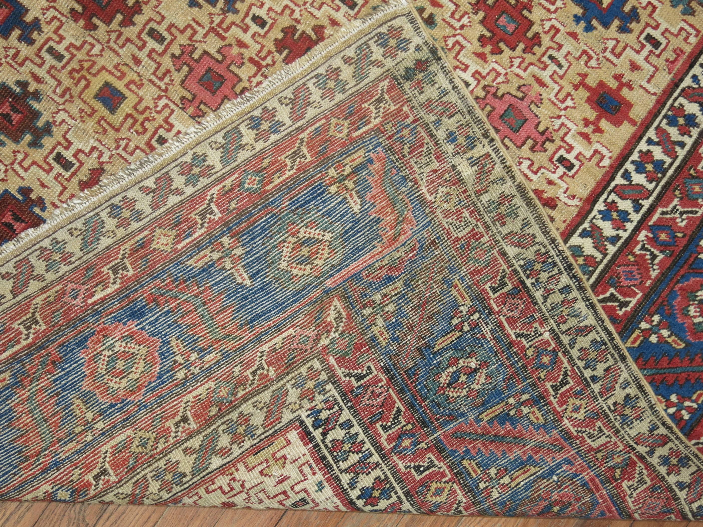 Zabihi Collection Antiker Persischer Quadratischer Bakshaish-Teppich im Angebot 3