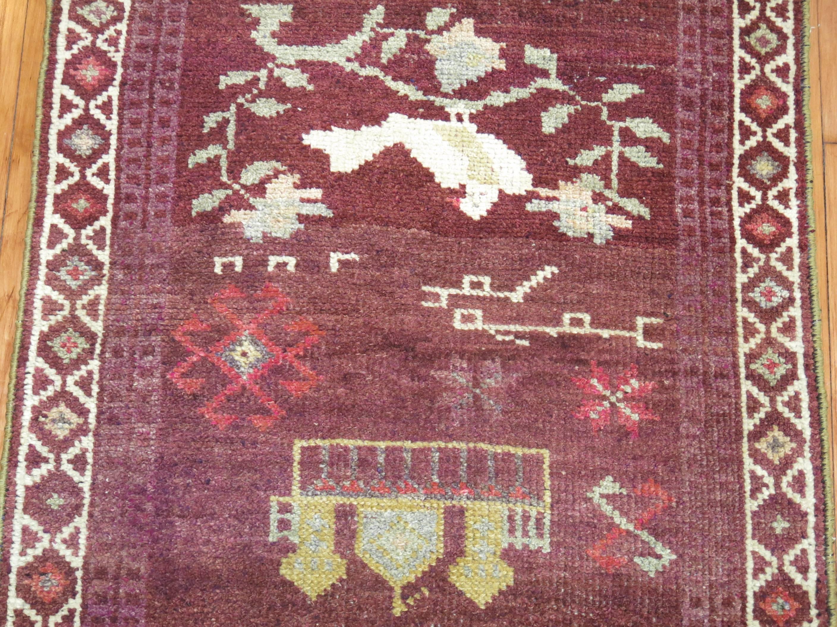 Pigeon Vintage Turkish Anatolian Runner In Good Condition For Sale In New York, NY