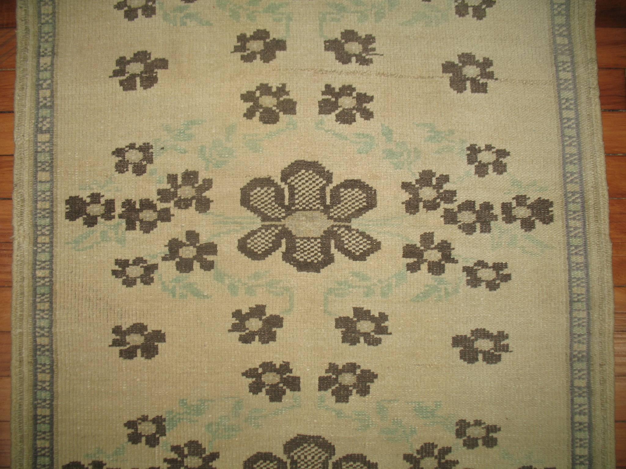 Floral Neutral Wool Handmade Turkish Small Runner In Good Condition In New York, NY