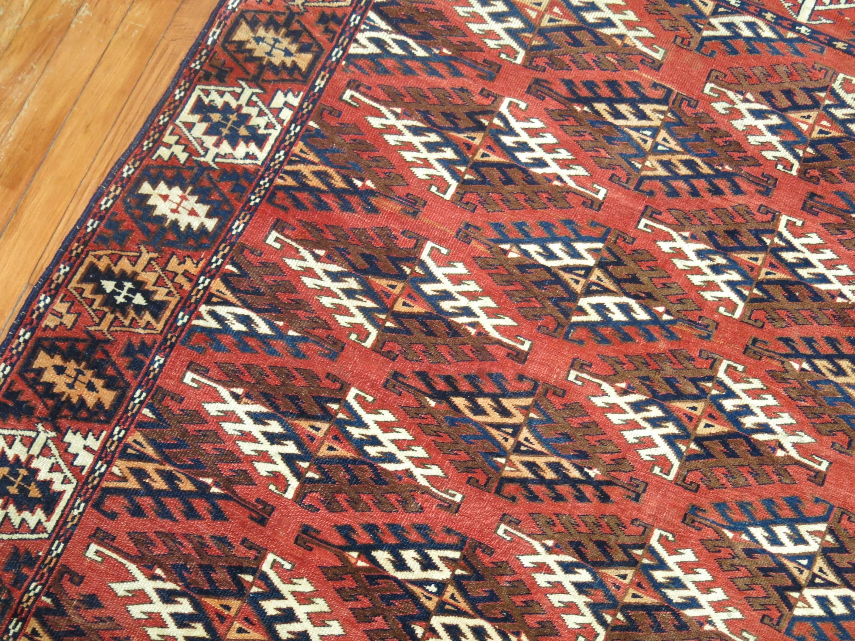Tribal decorative Turkeman rug in rustic tones

Measures: 5'4