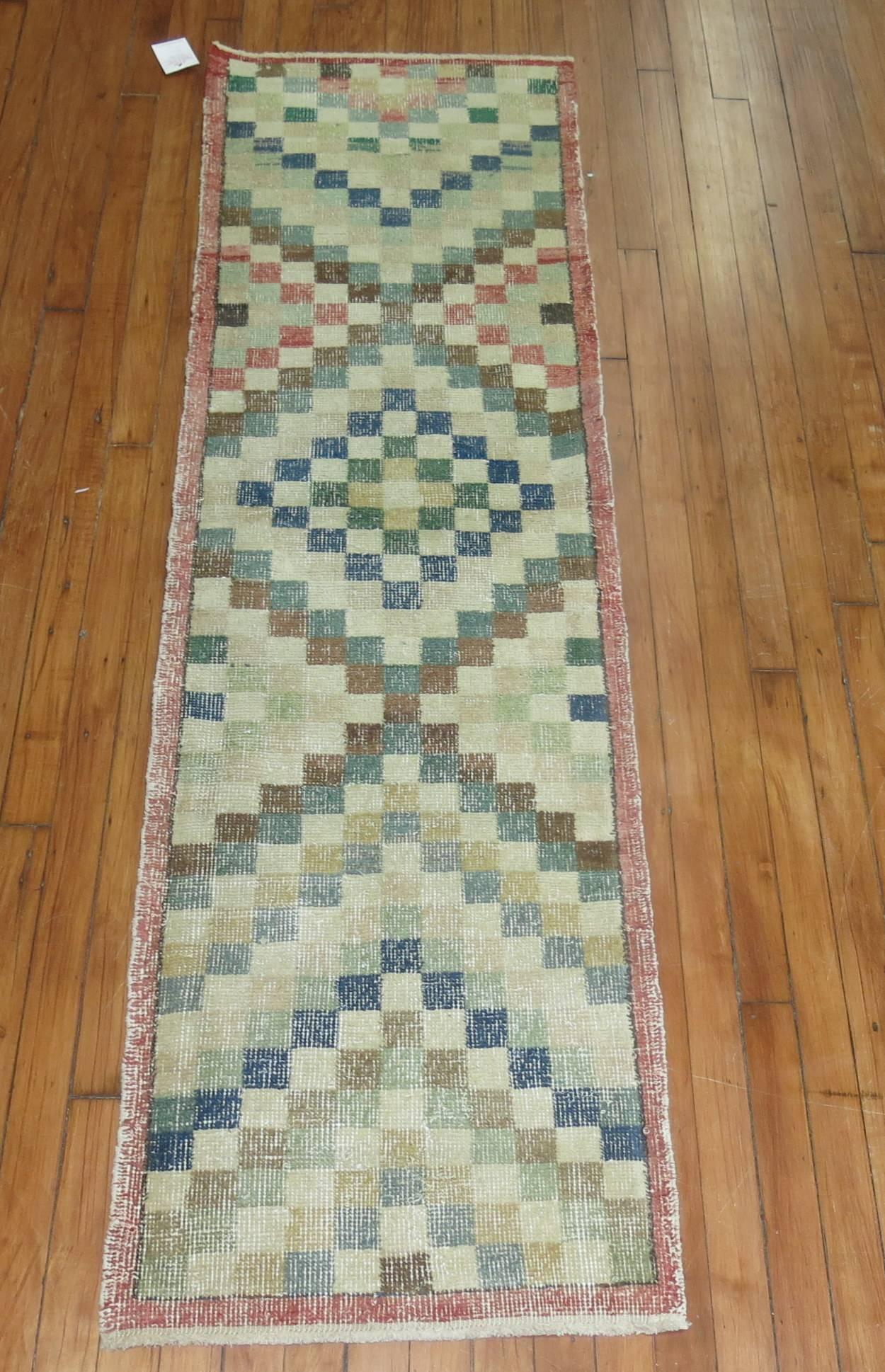 Vintage narrow and short distressed Turkish runner from the middle of the 20th century.

Measures: 1'10
