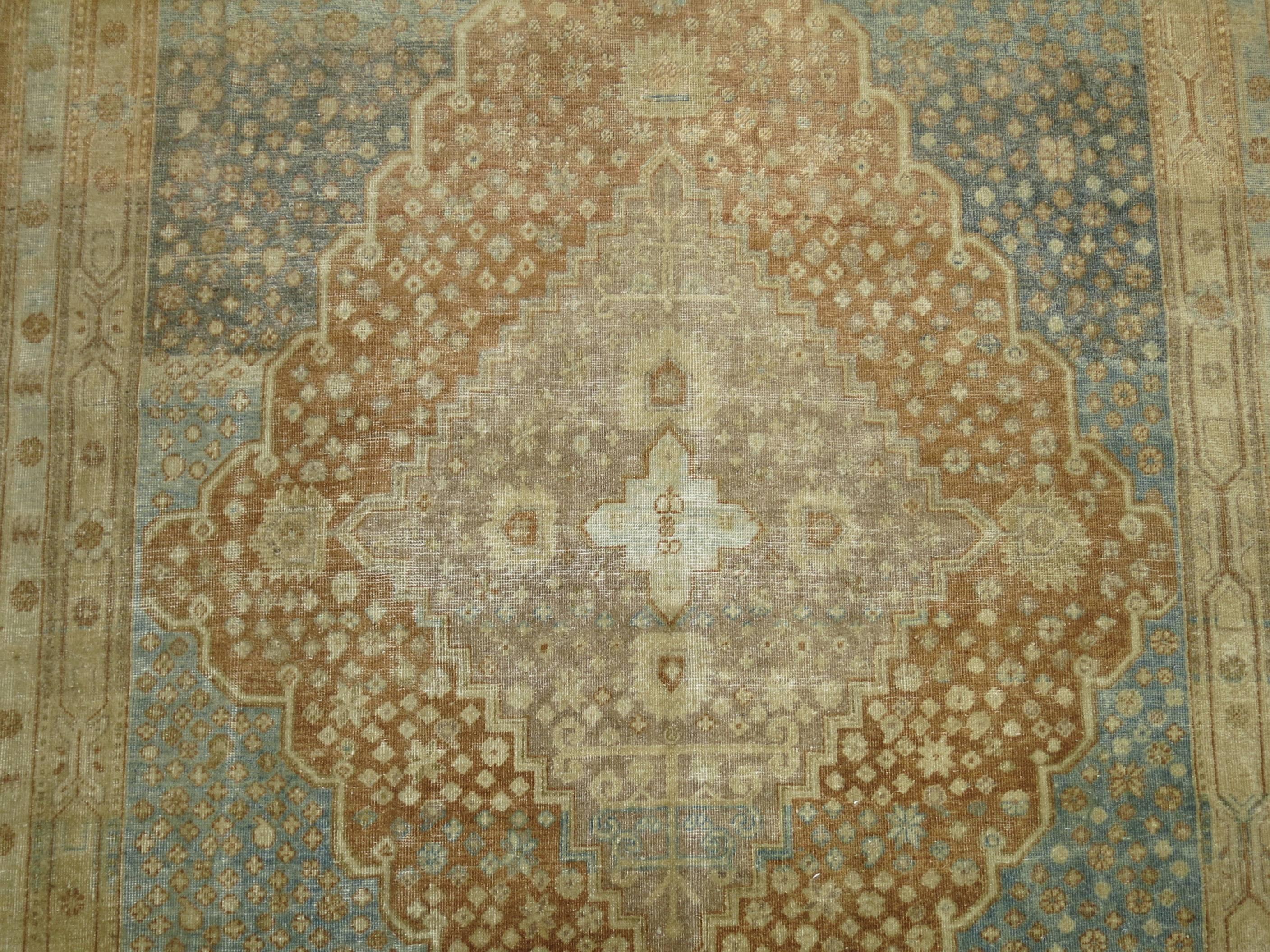 Antiker Galerieteppich aus Khotan (Handgeknüpft) im Angebot