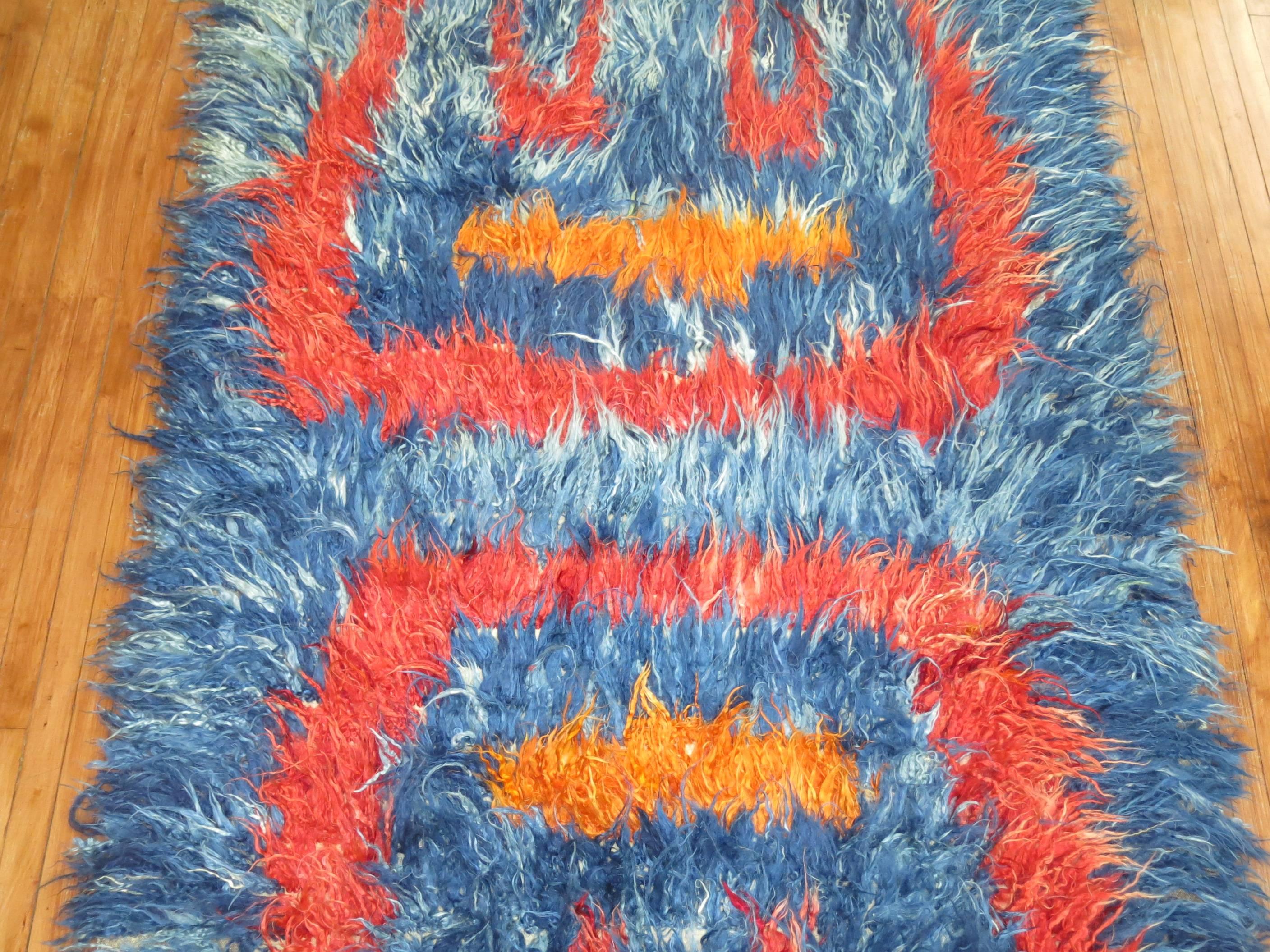 Vintage Turkish Tulu Rug In Good Condition For Sale In New York, NY