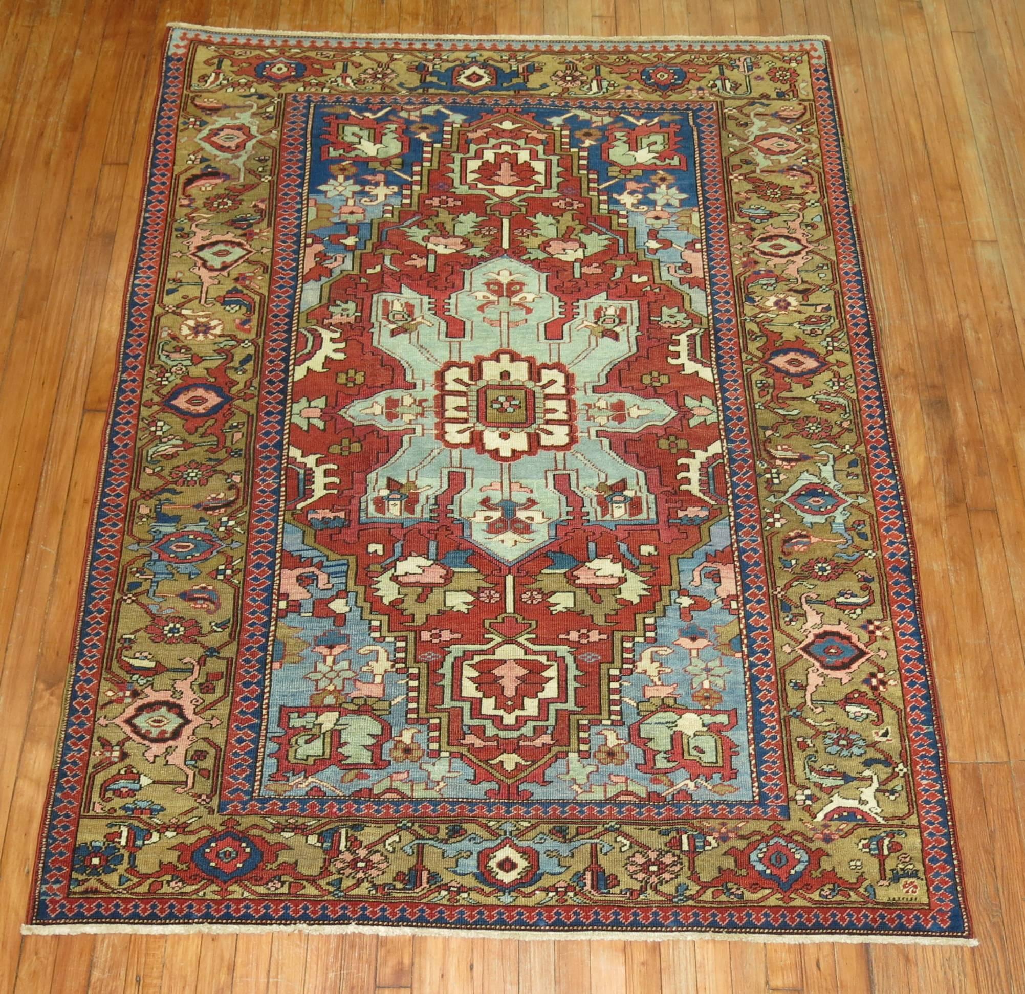 Early 20th Century Rare Size Antique Northwest Persian Serapi Rug In Good Condition For Sale In New York, NY
