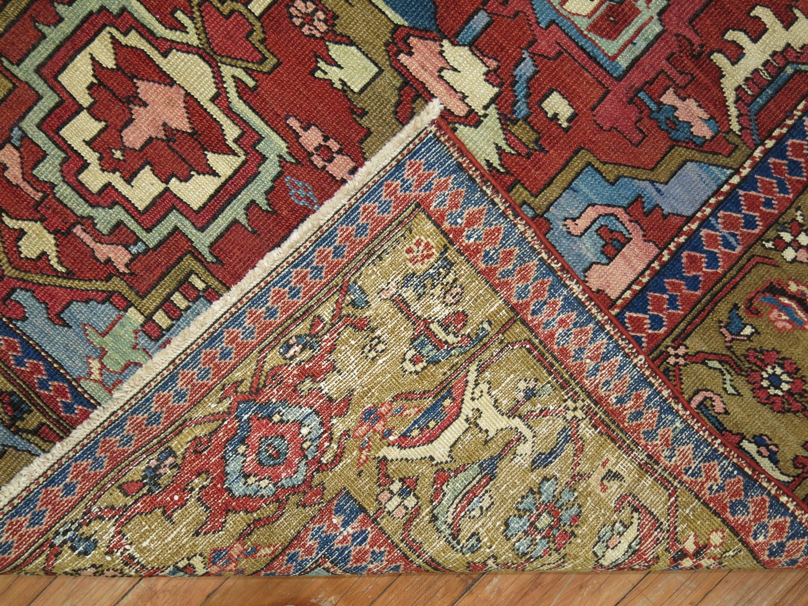 Seltener antiker nordwestlicher persischer Serapi-Teppich aus dem frühen 20. Jahrhundert im Angebot 3