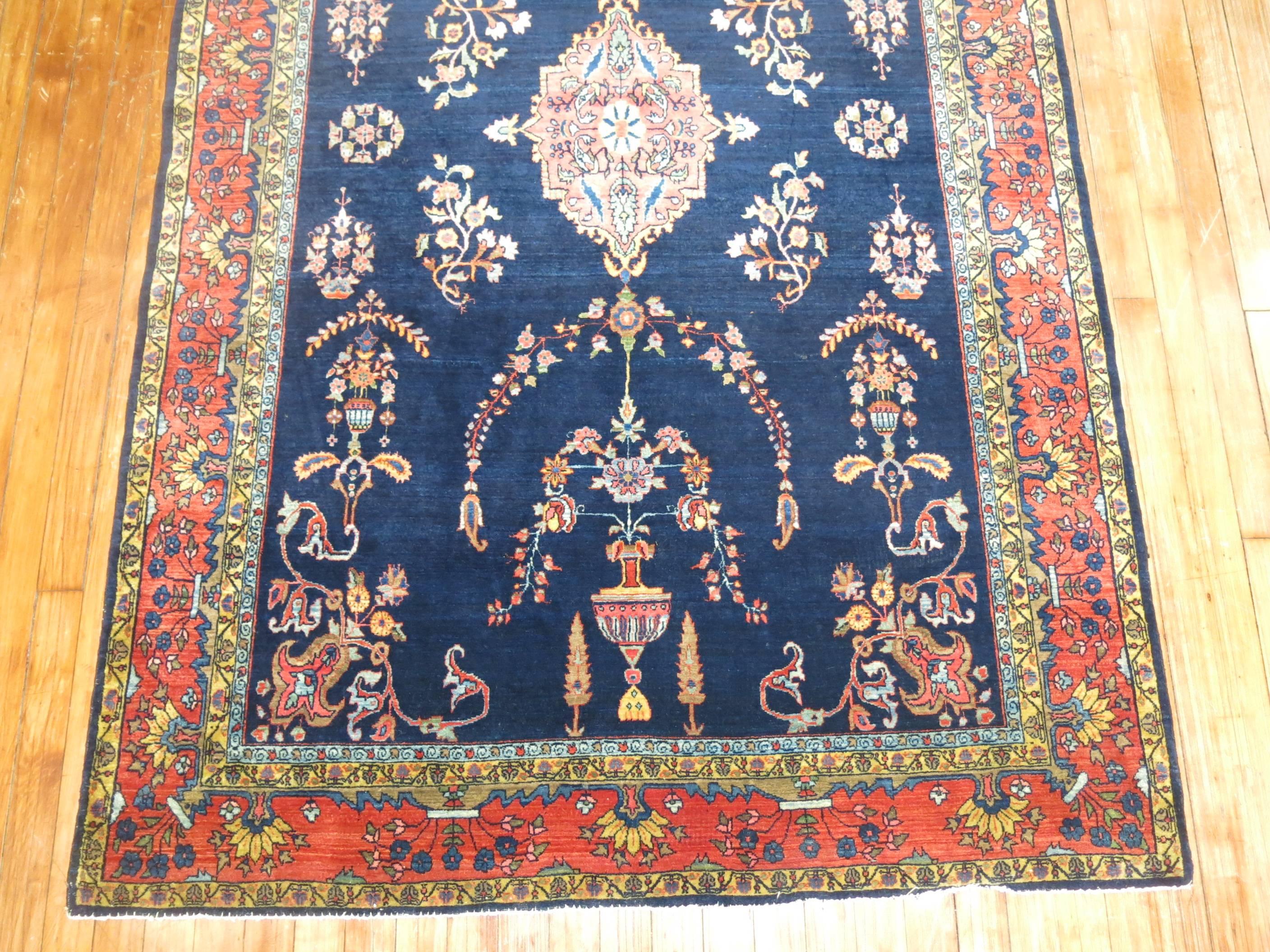Stunning early 20th century Persian Sarouk Mohajeran Rug.

4'3'' x  6'7''

Before the 1920s the Sarouk design was the most popular of persian rugs worldwide. Most of them consist of deep red fields with navy borders. Rarely are they found in inverse