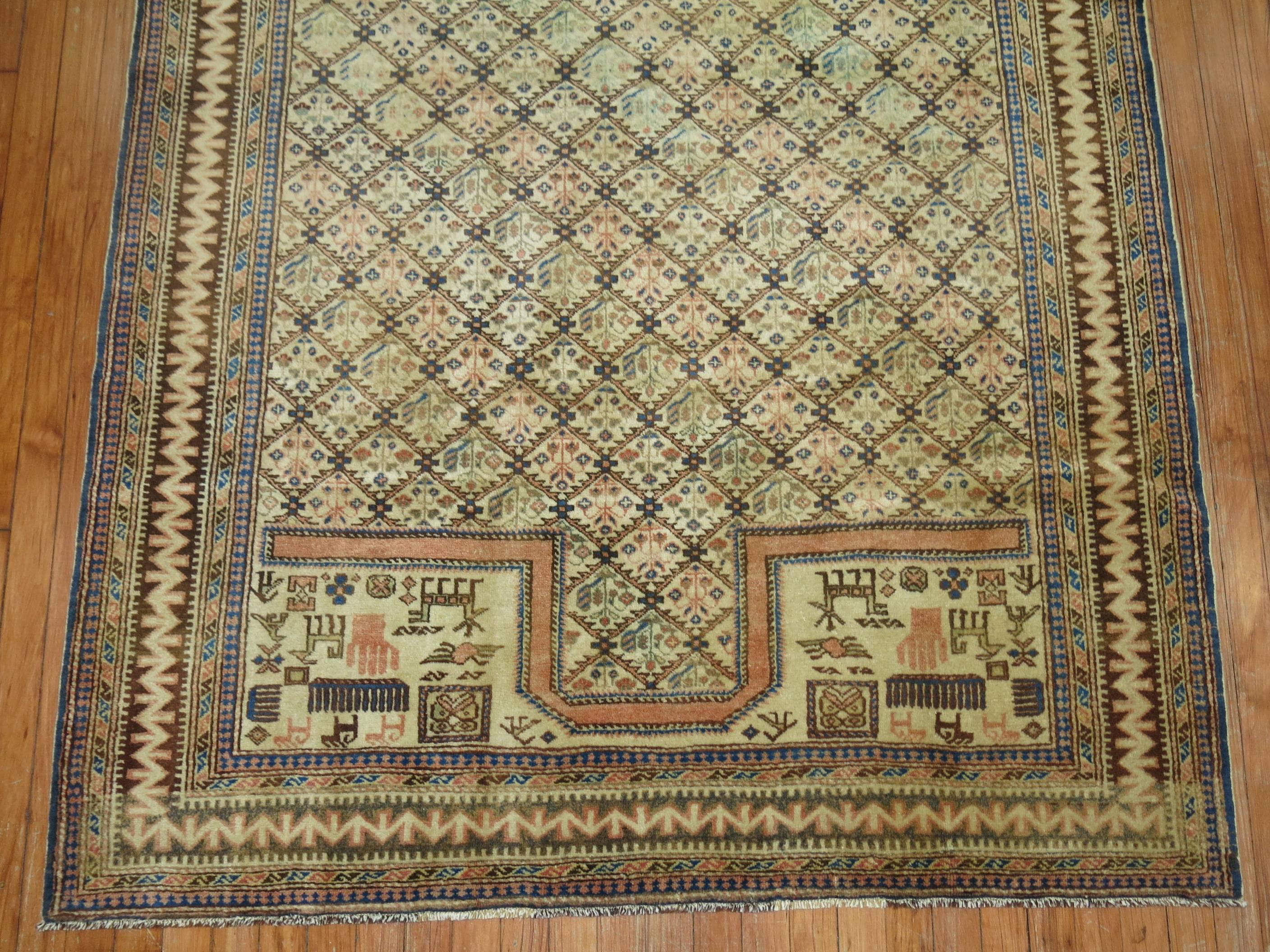 Ein Vintage-Teppich, gewebt im Kaukasusgebirge.

4'10'' x 7'2''