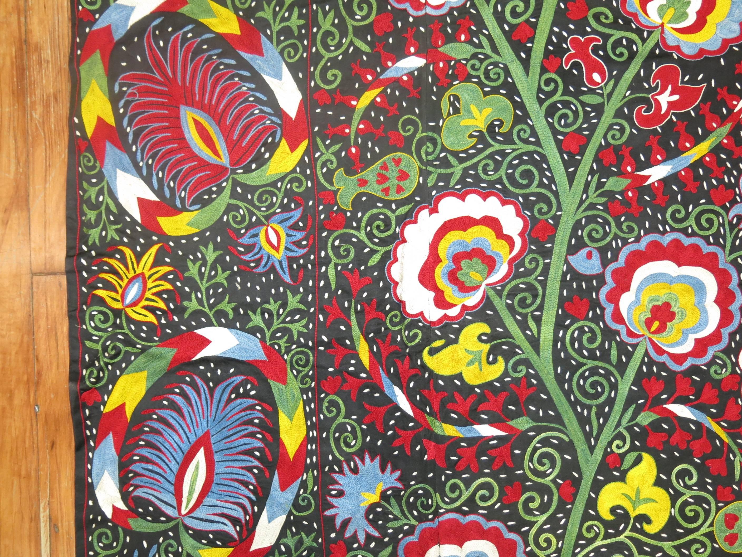 Schöne farbenfrohe, von Suzani inspirierte Vintage-Stickerei im Angebot 2