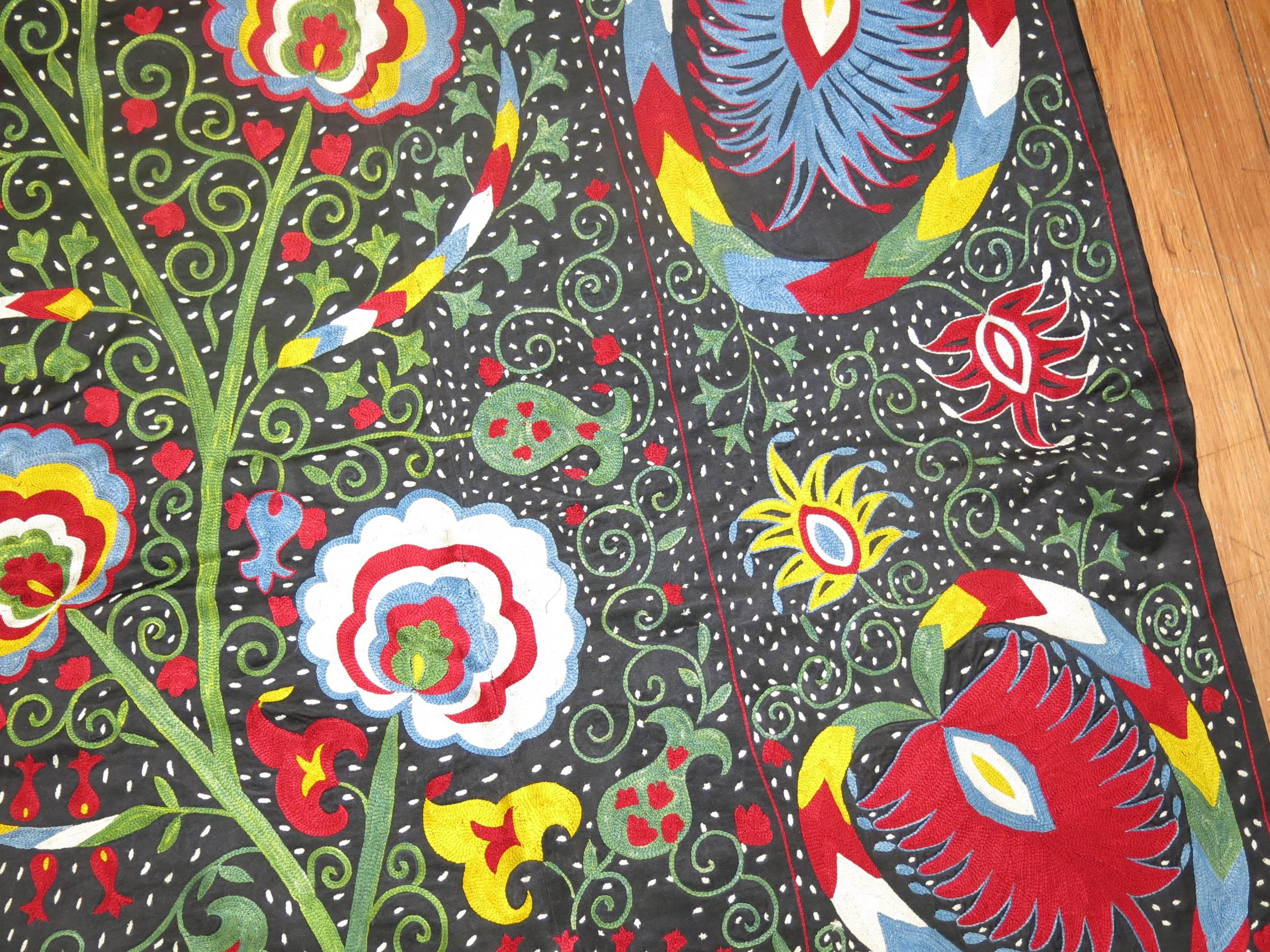 Schöne farbenfrohe, von Suzani inspirierte Vintage-Stickerei (20. Jahrhundert) im Angebot