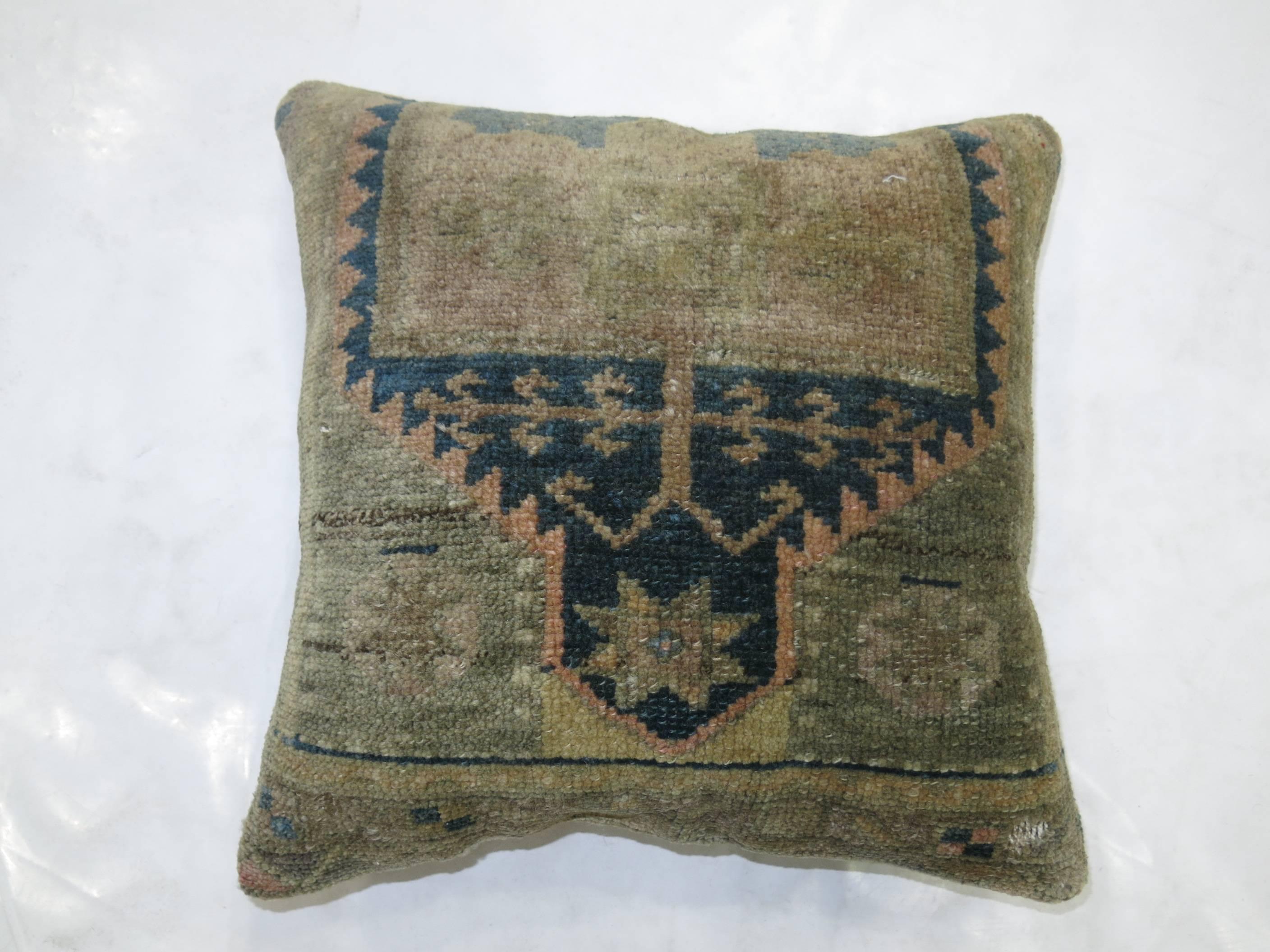 Pair of Turkish Oushak Rug Pillows In Excellent Condition In New York, NY
