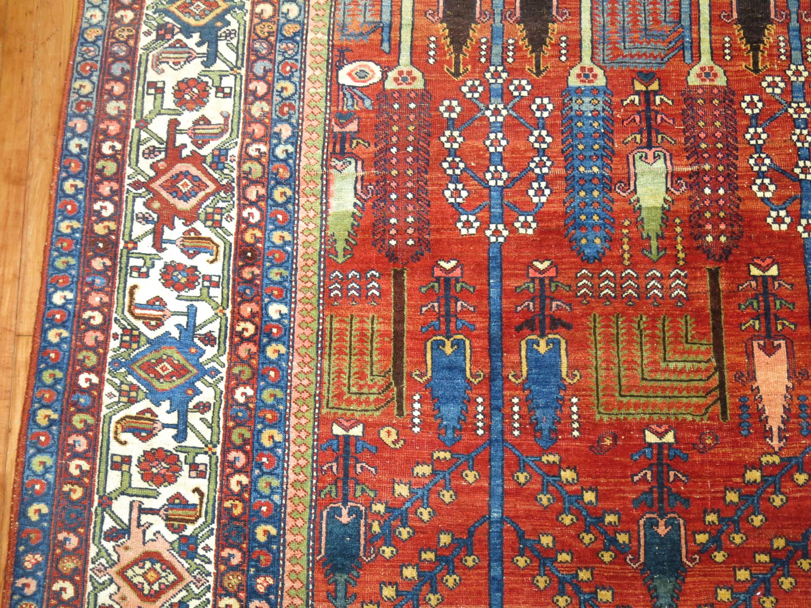 Antique Persian Bidjar Willow Tree Rug In Good Condition In New York, NY