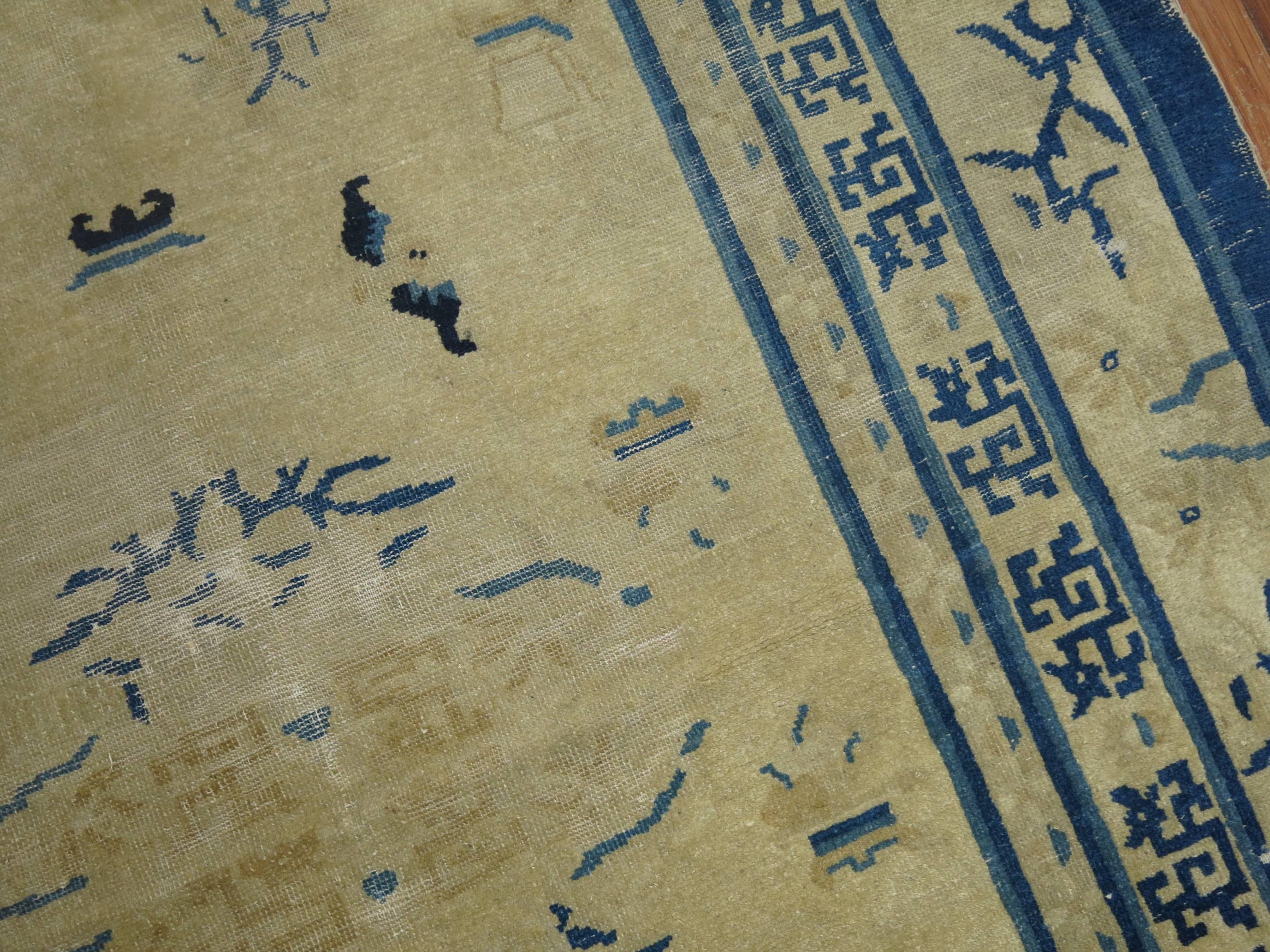 Tapis chinois oriental ancien en laine de Pékin du début du 20e siècle, de couleur bleu clair et brun clair en vente 1