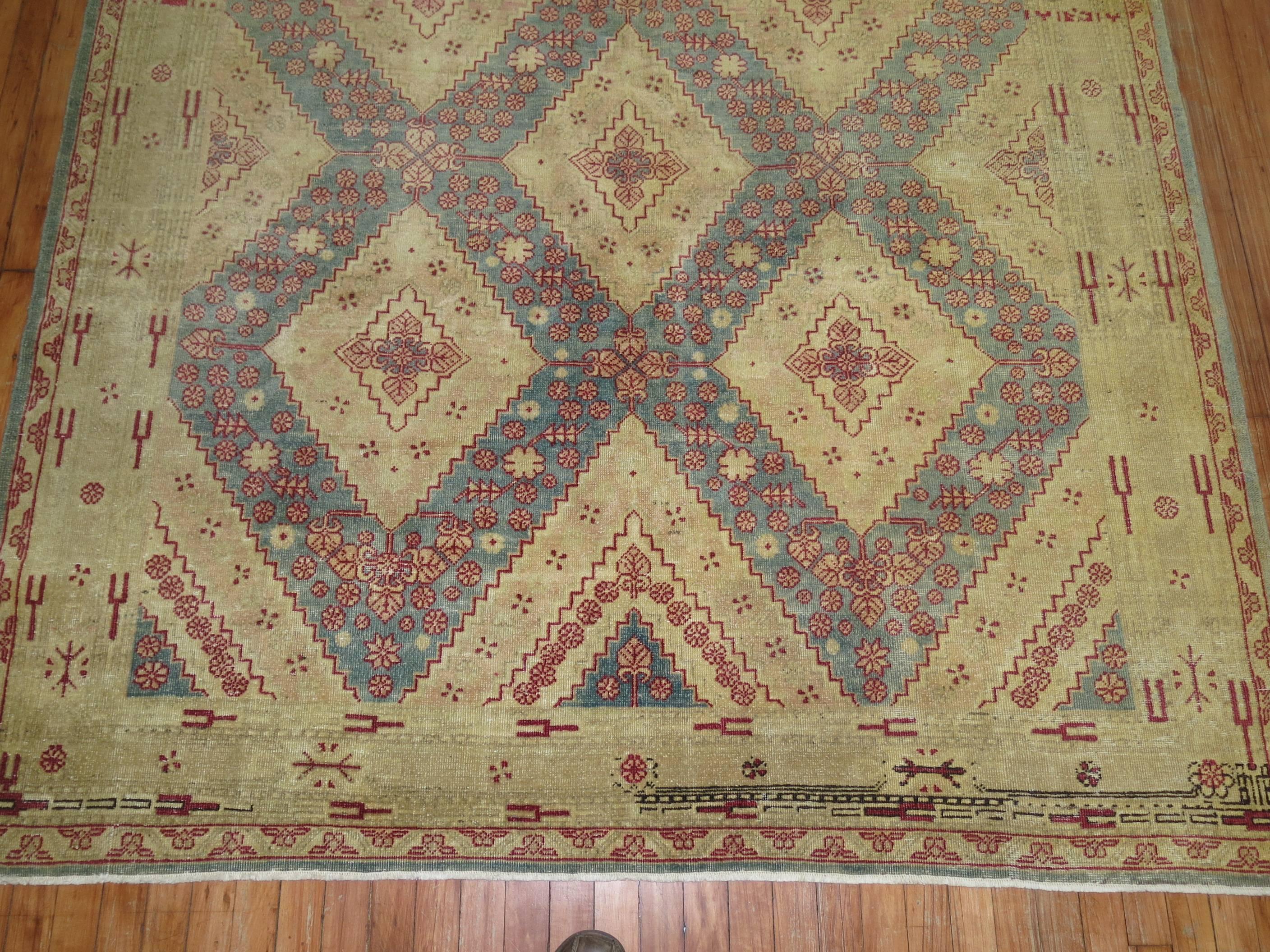 Geometrischer antiker Khotan-Teppich (Ostturkestanisch) im Angebot