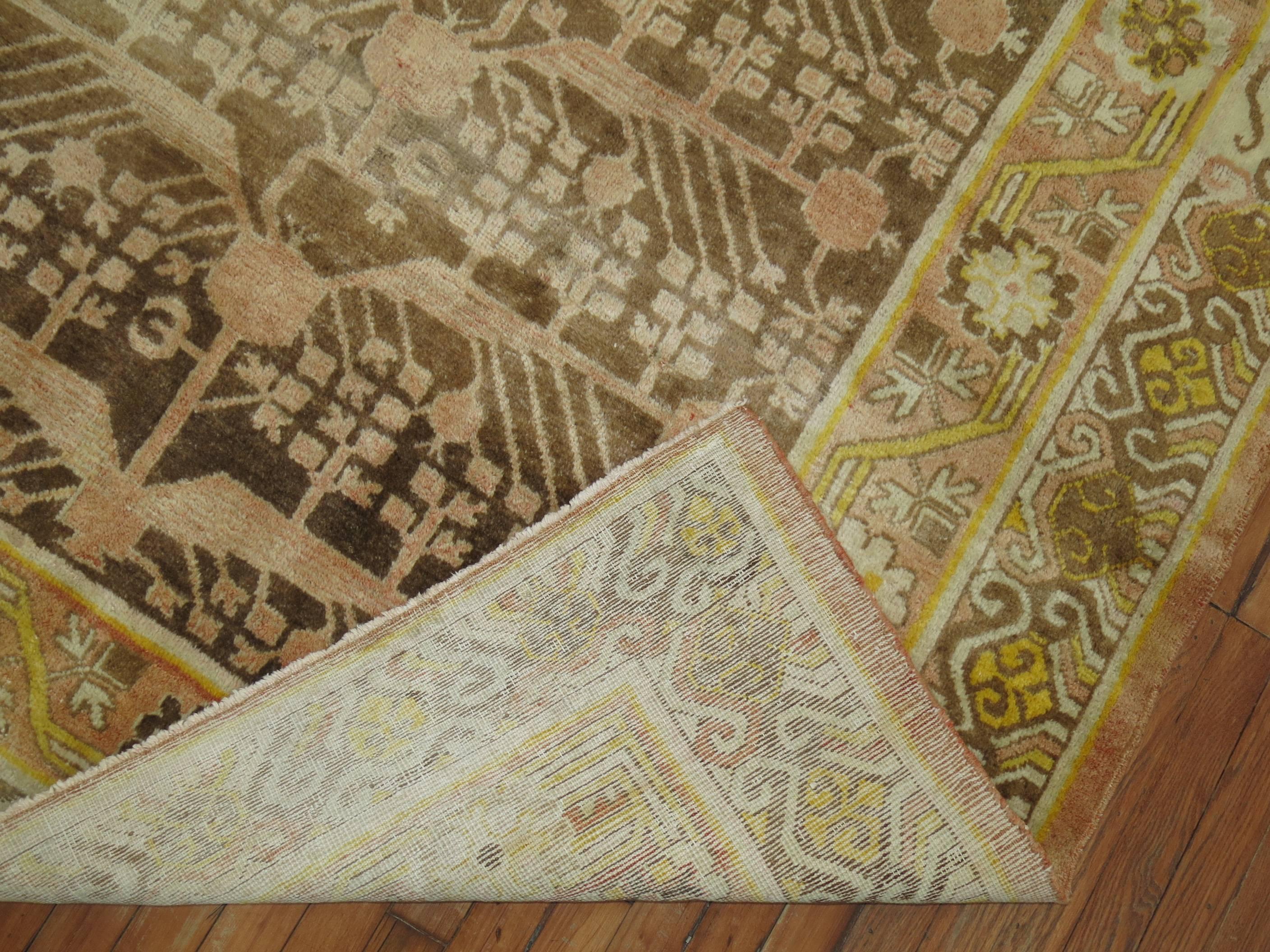 Colección Zabihi Tamaño Galería Alfombra Marrón Amarillo Khotan Diseño Granada Chinoiserie en venta