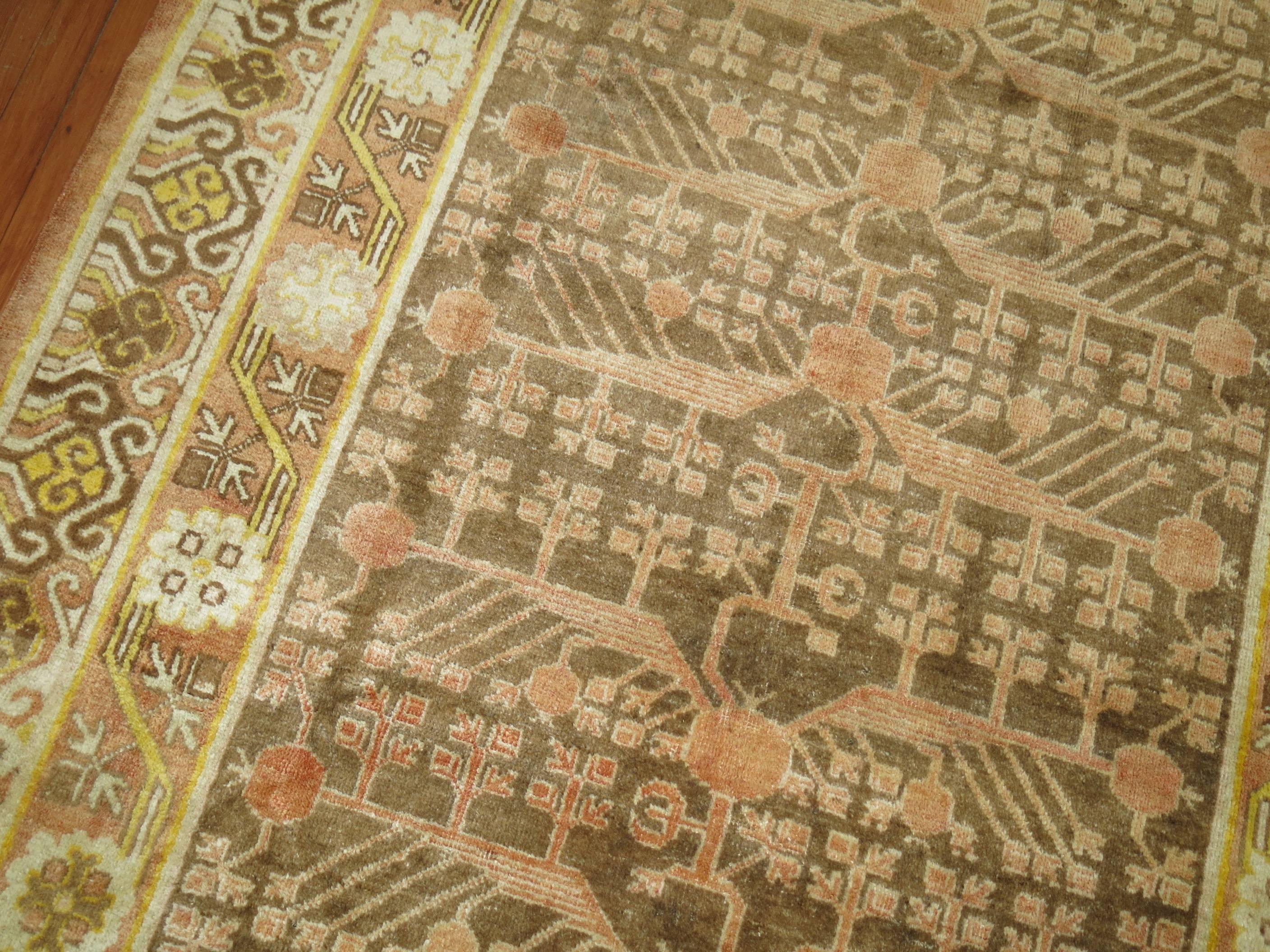 Colección Zabihi Tamaño Galería Alfombra Marrón Amarillo Khotan Diseño Granada Turquestano oriental en venta
