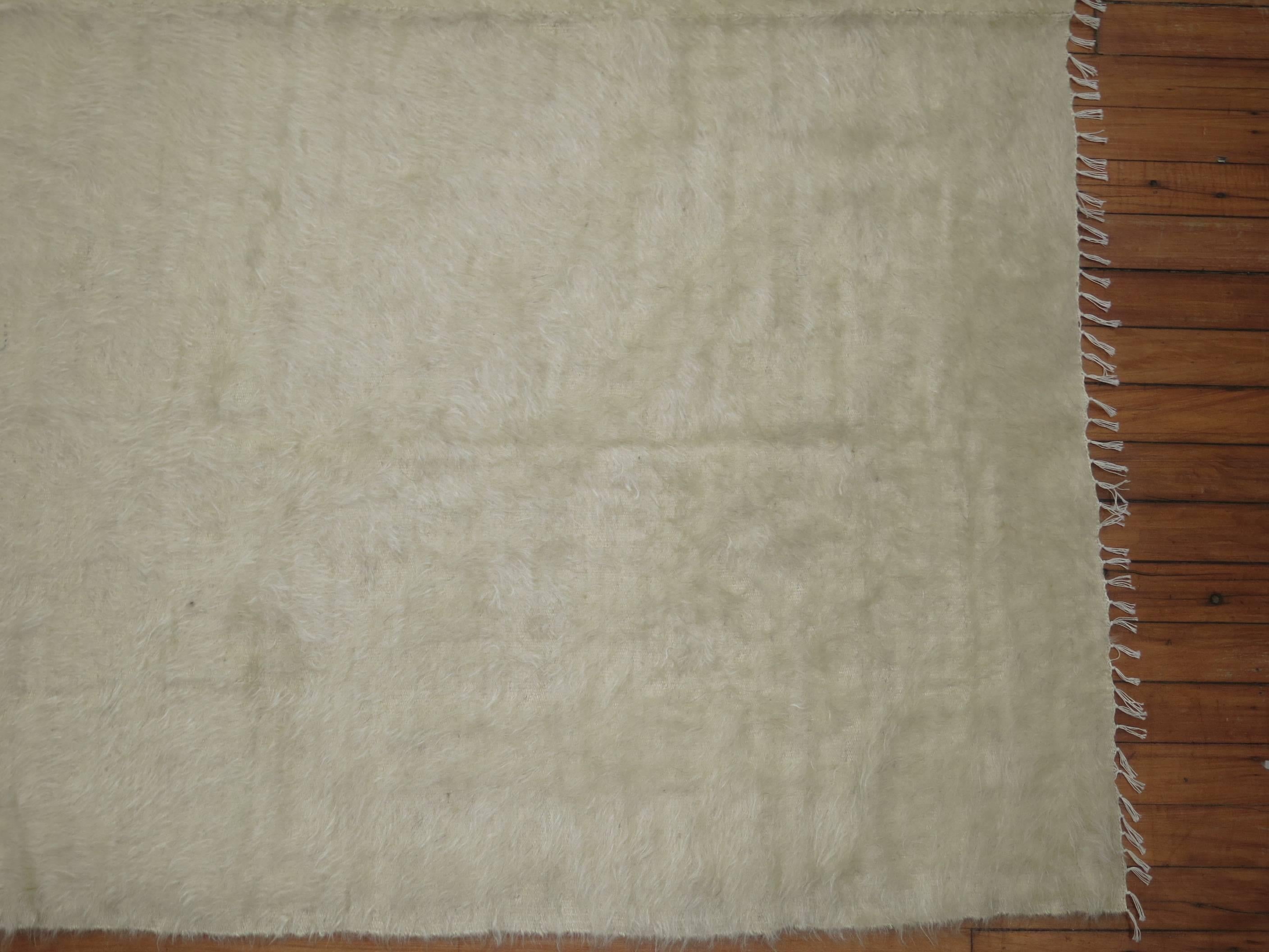 Ivory Vintage Mohair Rug In Good Condition For Sale In New York, NY
