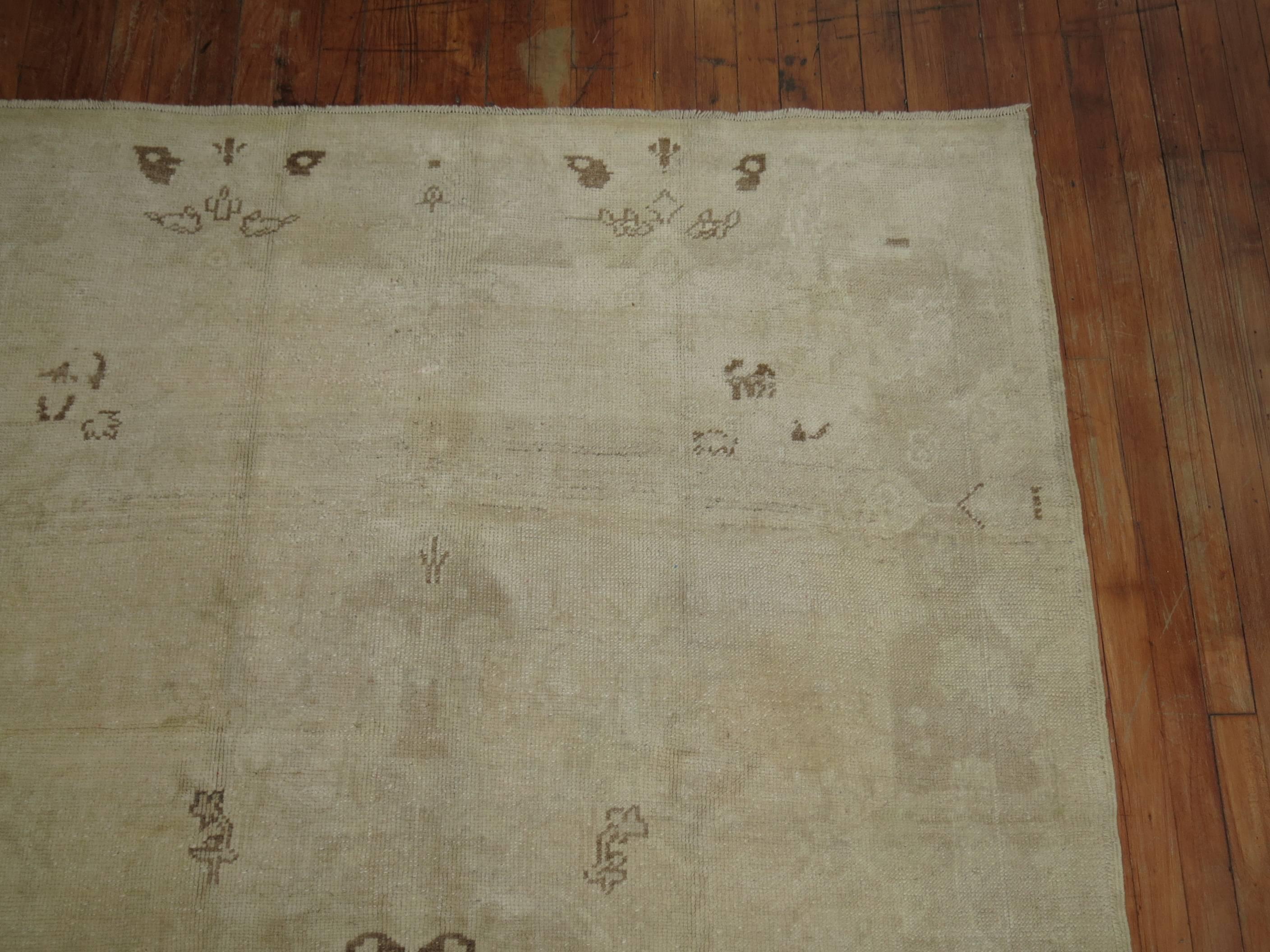 Predominantly neutral colored vintage Turkish intermediate-size Oushak rug.

5'1''  x 8'8''
