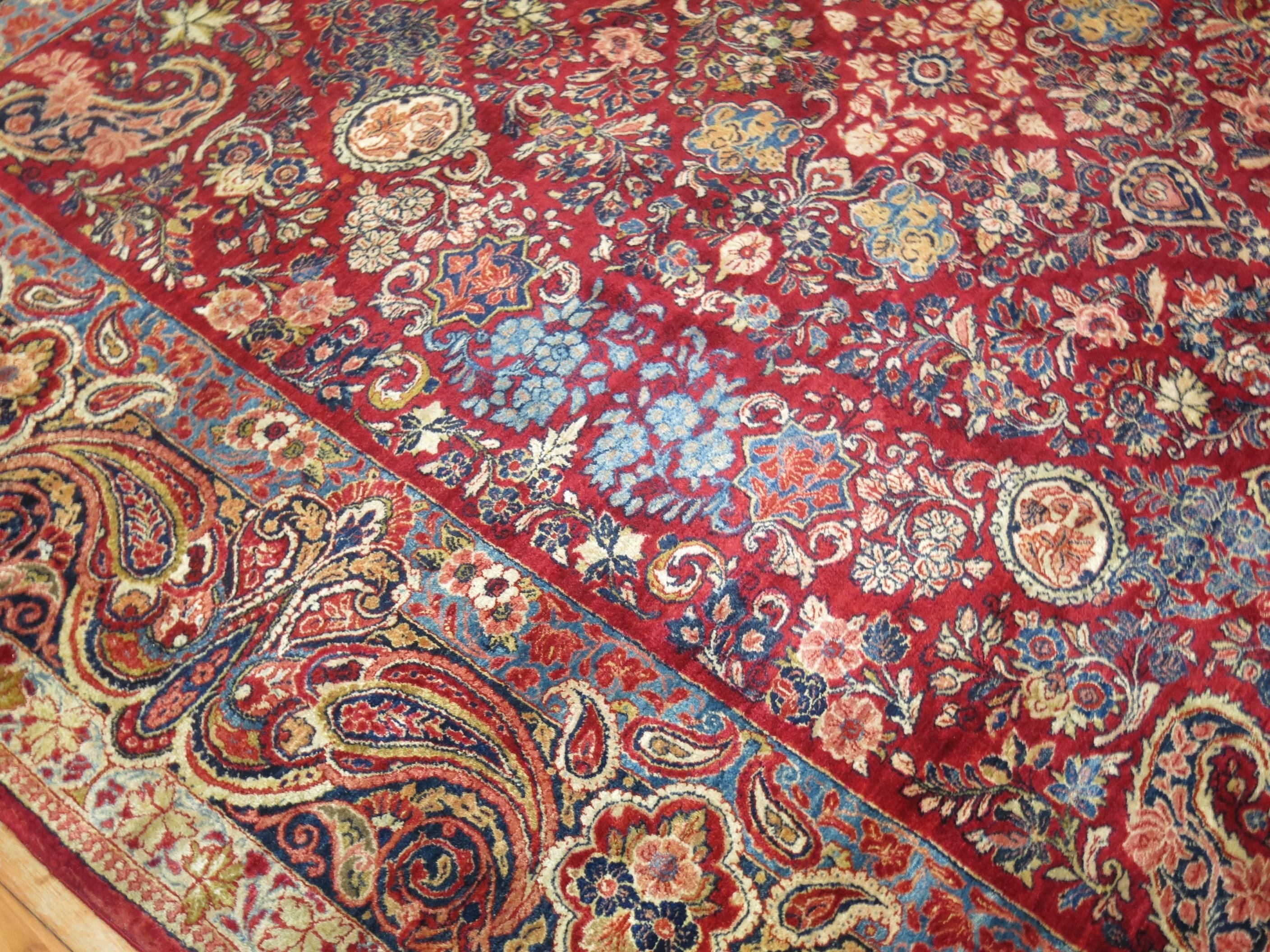 Eine seltene Größe frühen 20. Jahrhundert persischen Sarouk Teppich.

Für eine regionale aristokratische Kundschaft entworfen, entwickelte die Sarouk-Region im westlichen Zentralpersien im 19. Jahrhundert eine ausgeprägte Teppichwebetradition, die
