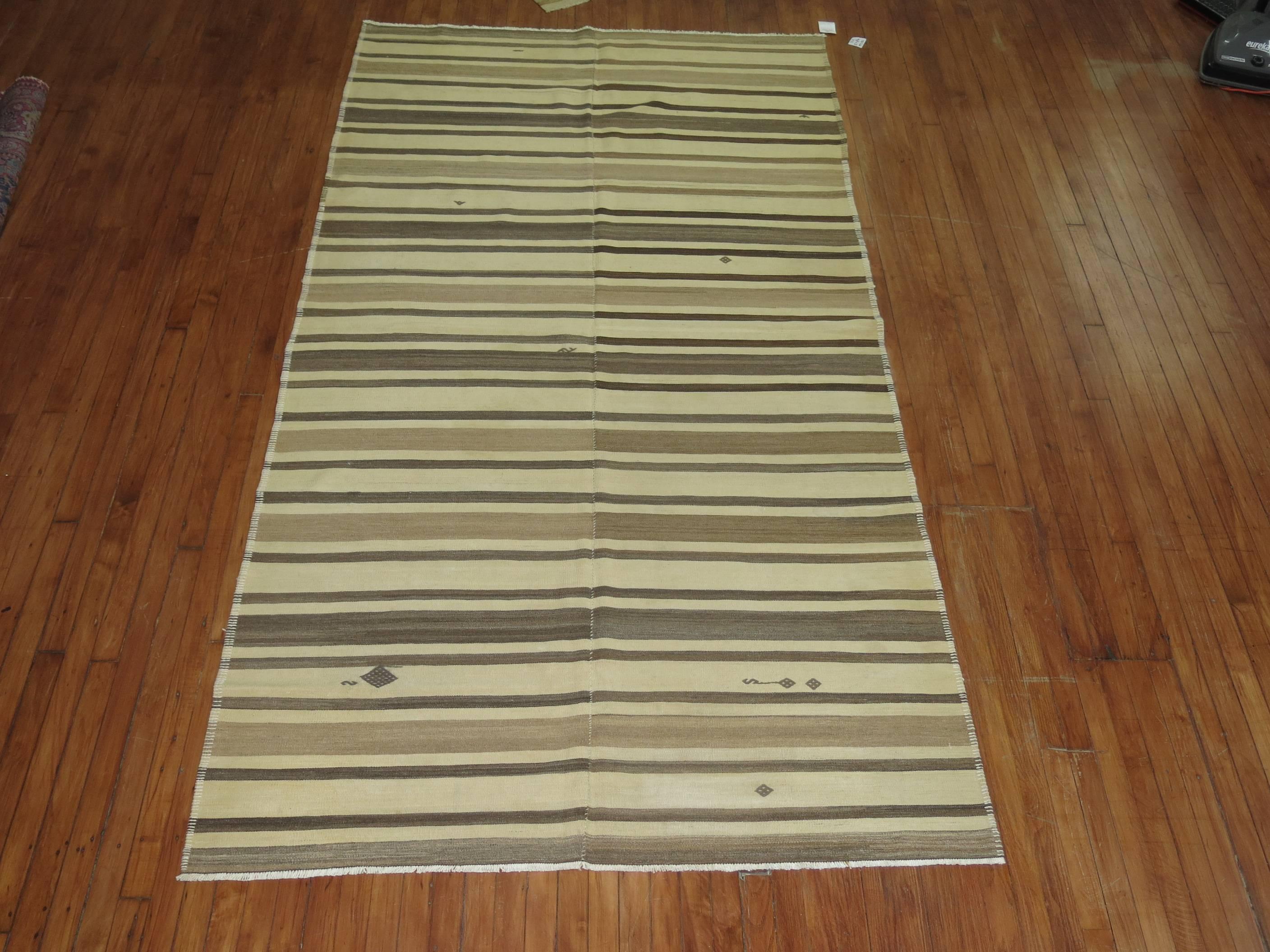 Vintage Turkish Kilim In Good Condition For Sale In New York, NY