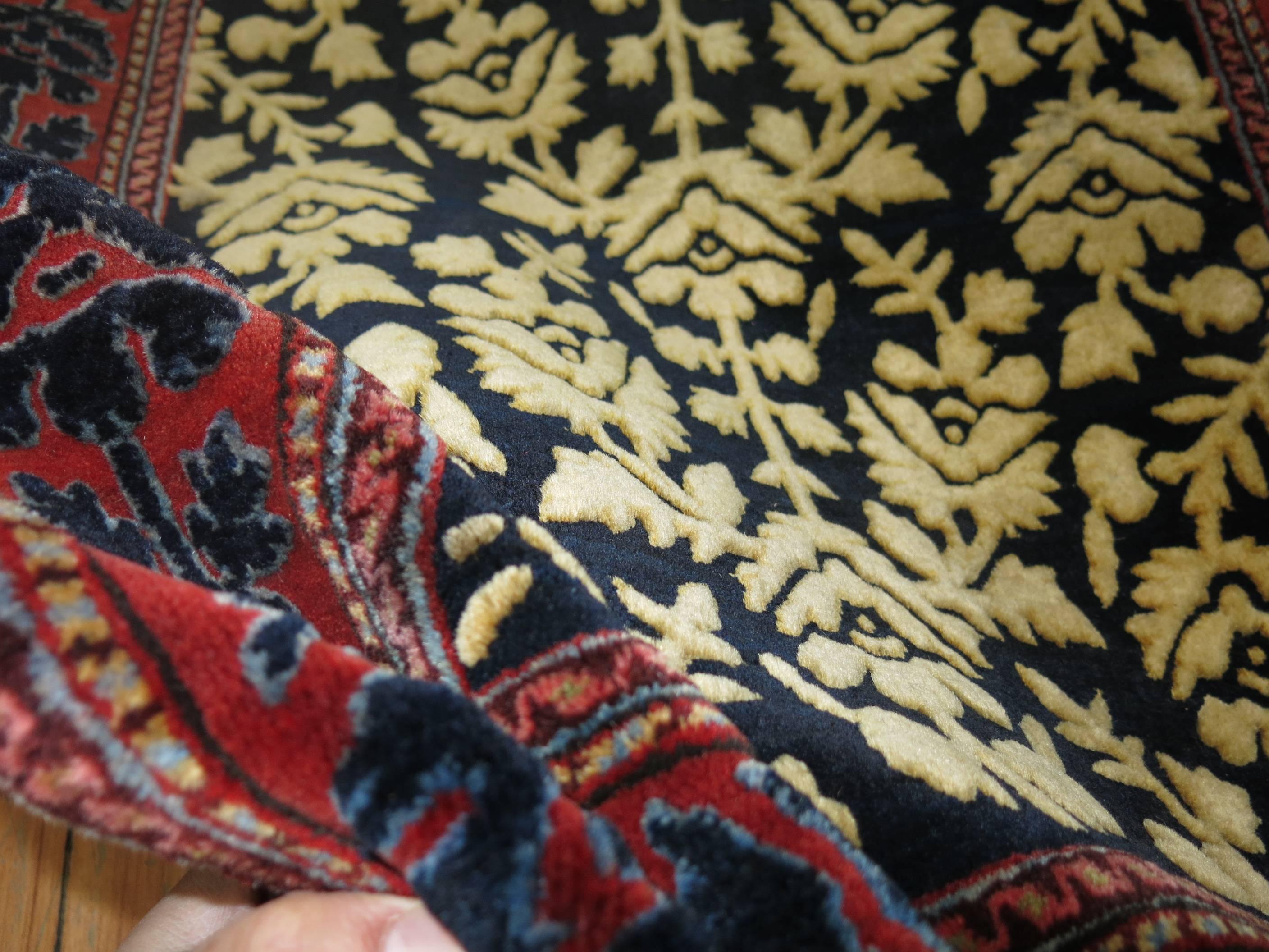 Antiker persischer Souf-Teppich (Handgeschnitzt) im Angebot