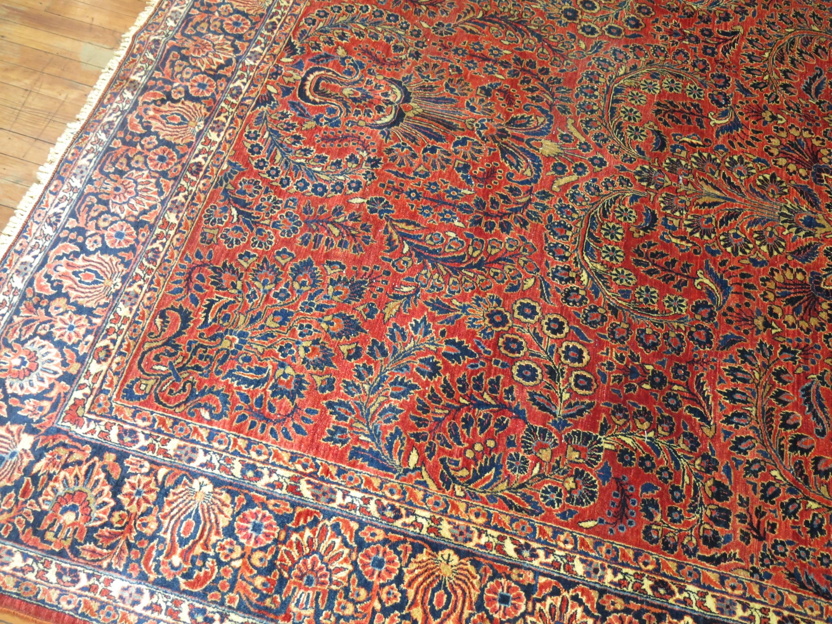 Laine The Collective Taille de la pièceTapis sarouk persan ancien en vente