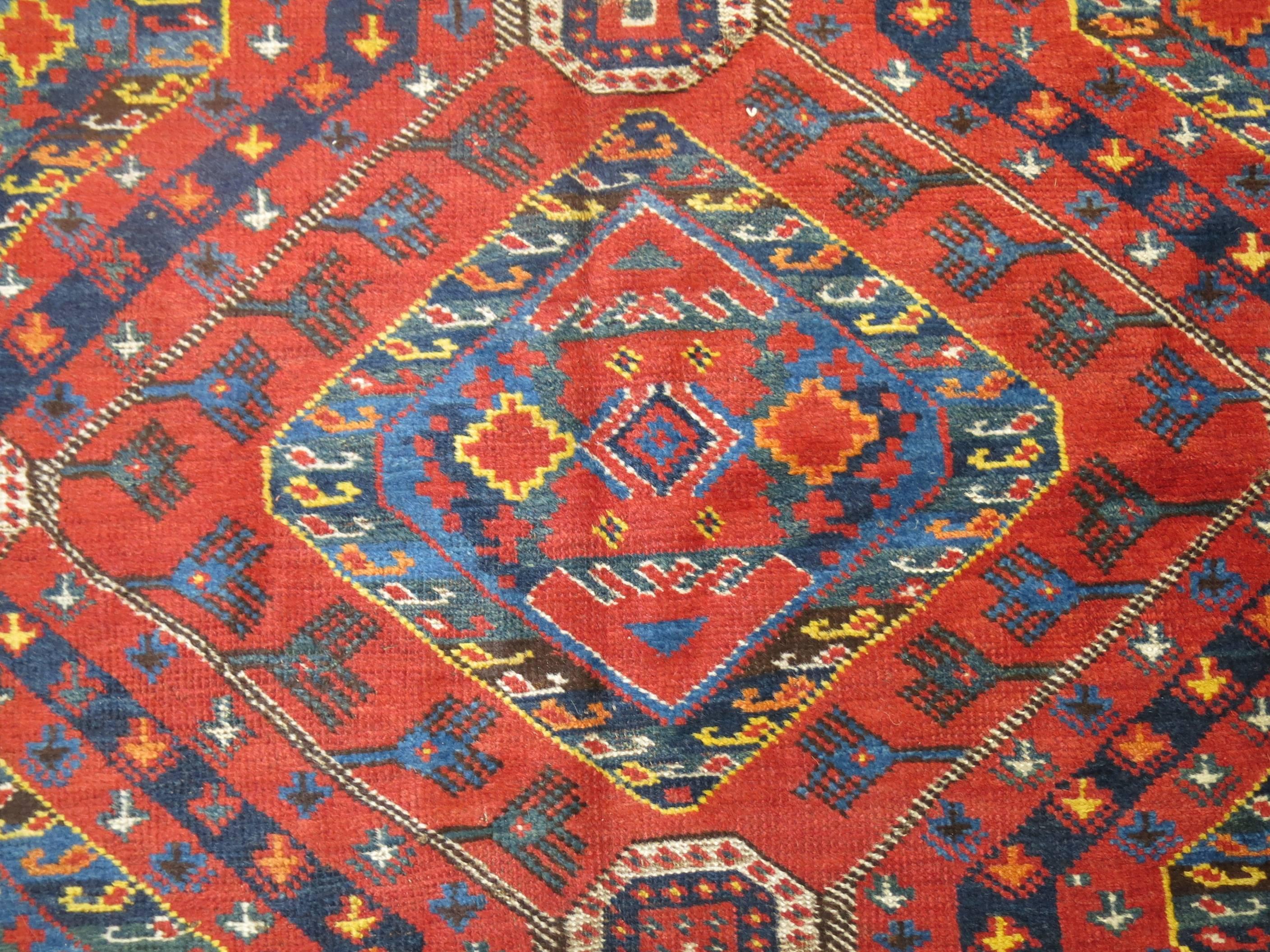 Rustikaler antiker Beshir-Teppich in Galeriengröße (Handgeknüpft) im Angebot