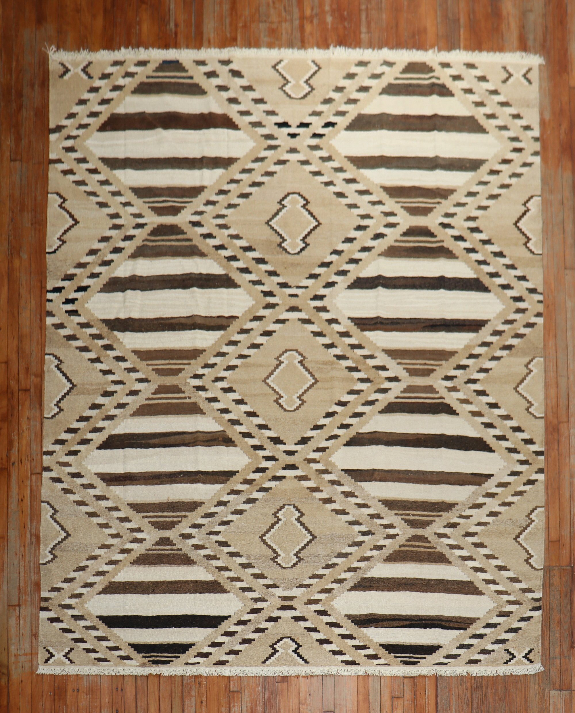 Late 20th-century geometric kilim in brown, ivory and camel tones.

Measures: 8'3'' x 10'7''