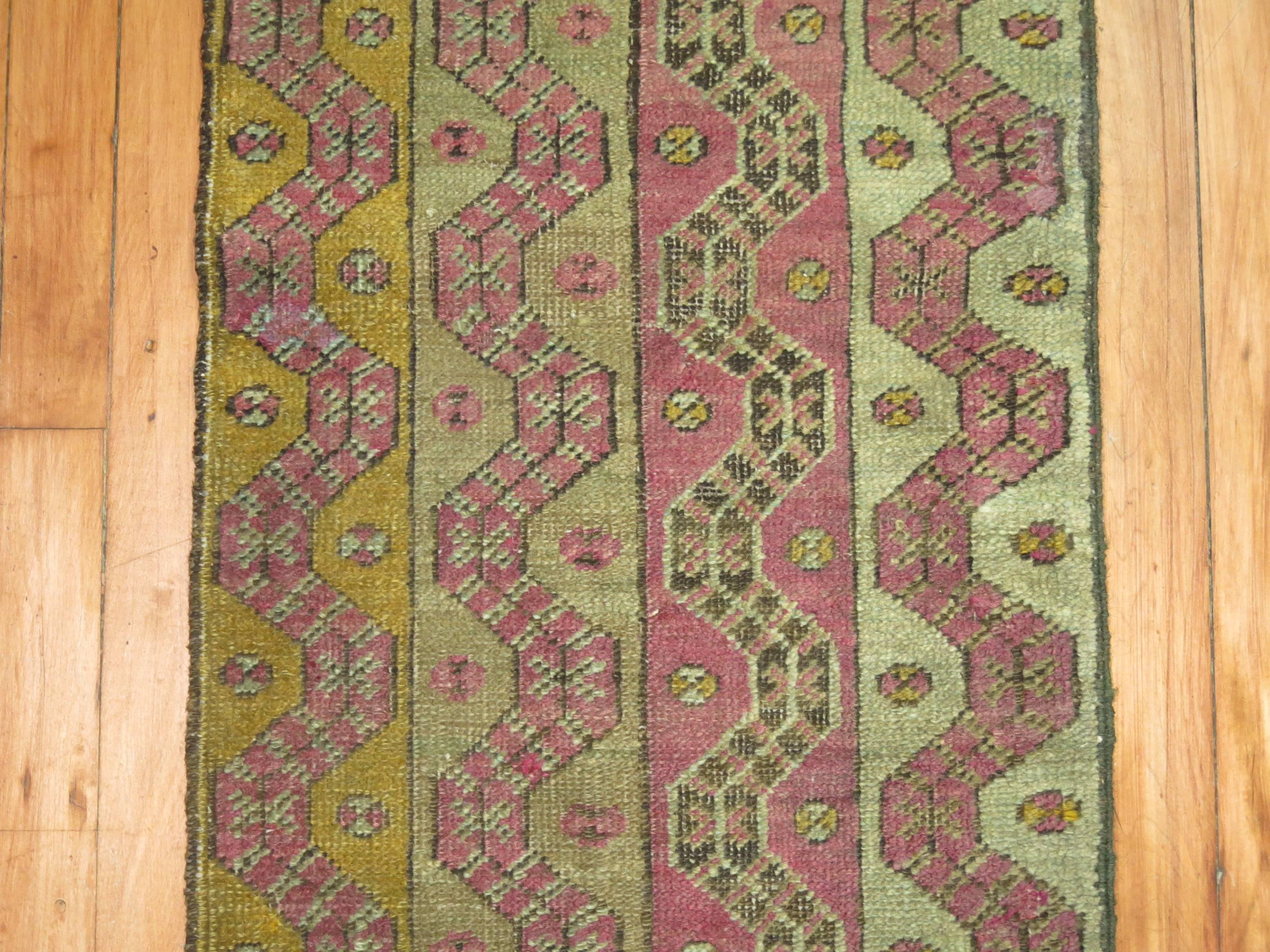 A narrow and long Turkish Runner from the 1st quarter of the 20th century

1'7'' x 10'5''