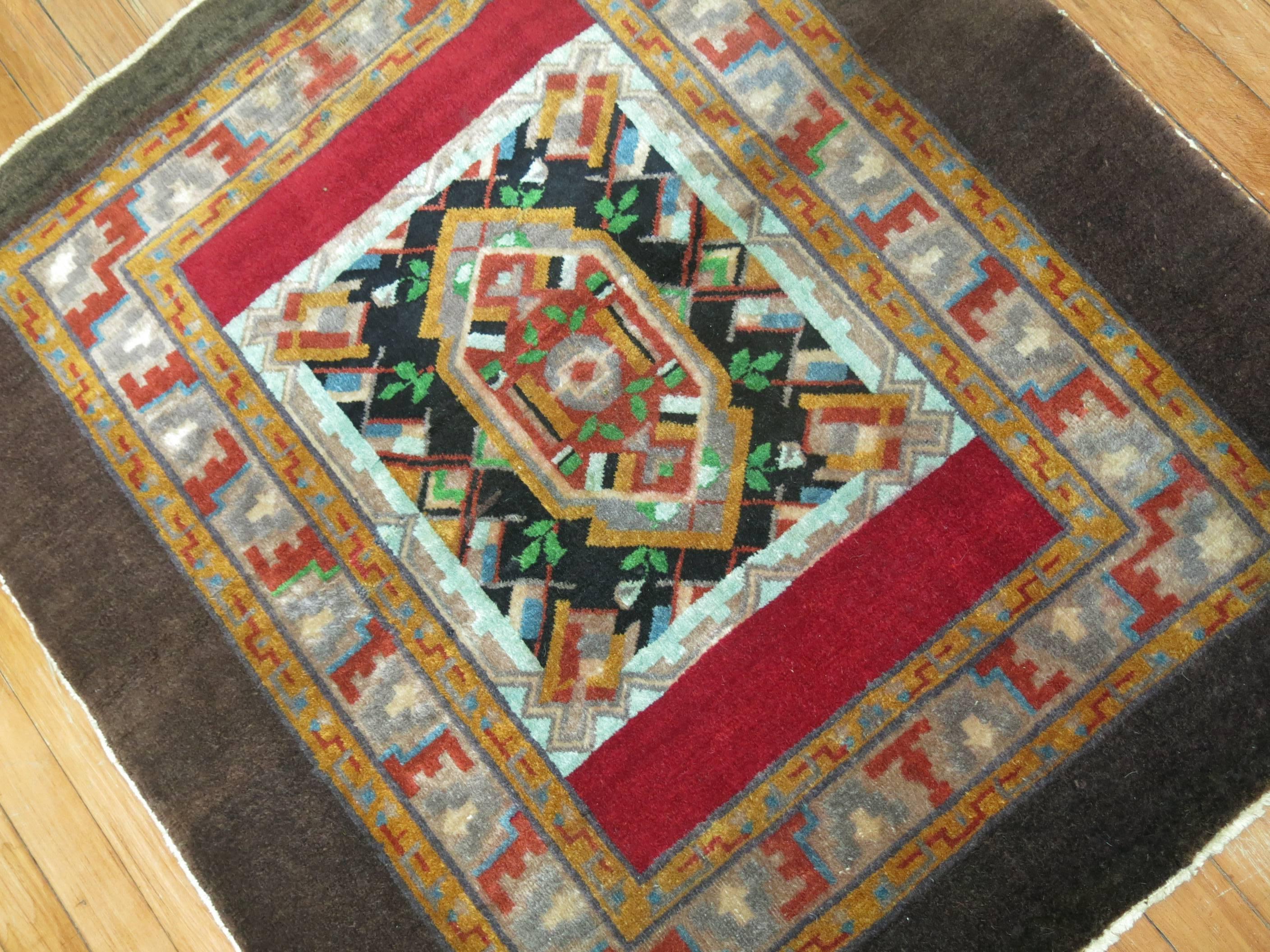 Ein faszinierender kleiner türkischer Teppich mit einem Design, das wir noch nie gesehen haben.

3'1'' x 3'5''