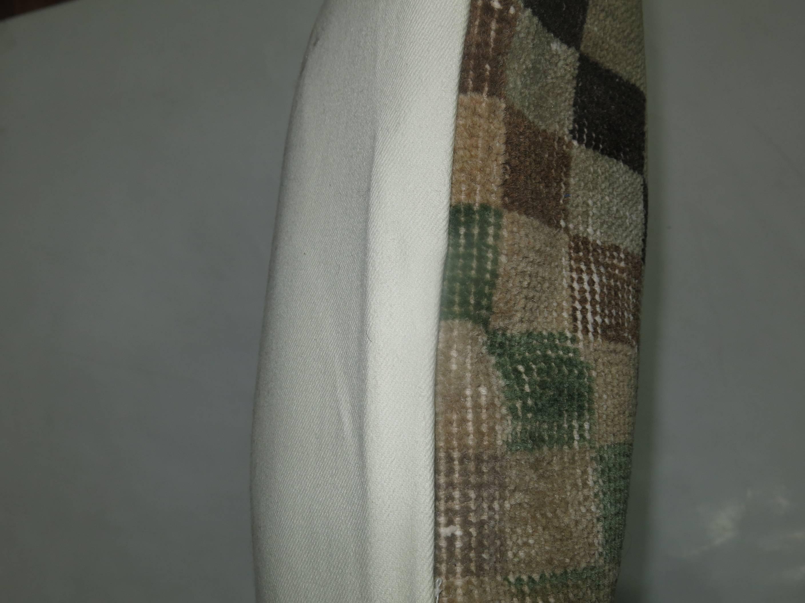 Grand coussin fabriqué à partir d'un tapis turc déco avec un dos en coton et une fermeture à glissière.

Mesures : 20