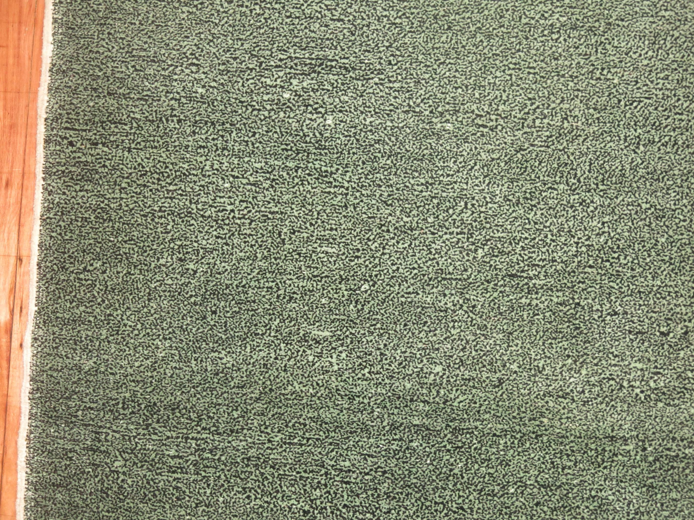 Emerald Green Vintage Modernist Minimalist Turkish Anatolian Carpet In Excellent Condition For Sale In New York, NY