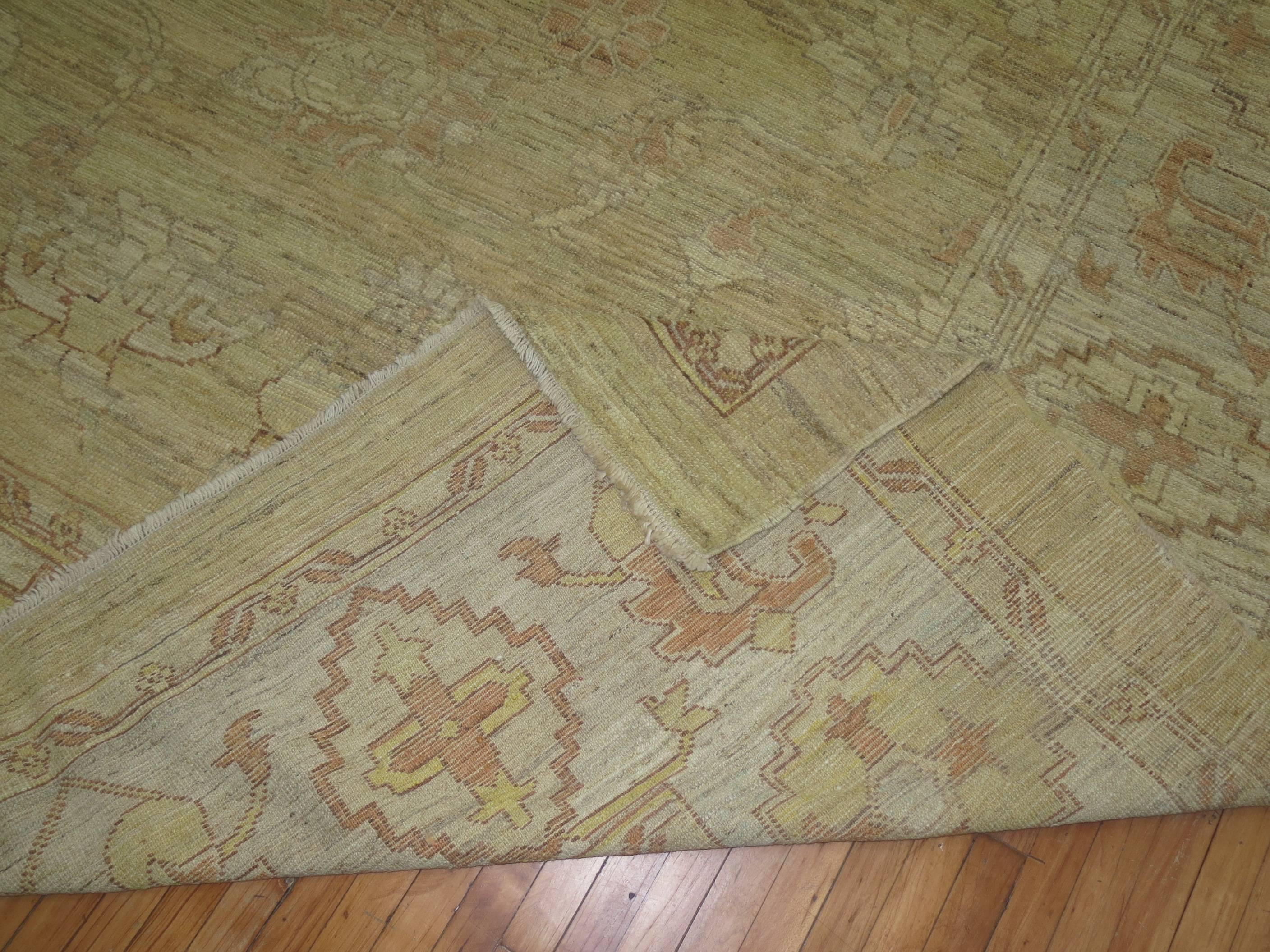 Vintage Inspired Turkish Oushak Oversize Rug In Excellent Condition For Sale In New York, NY