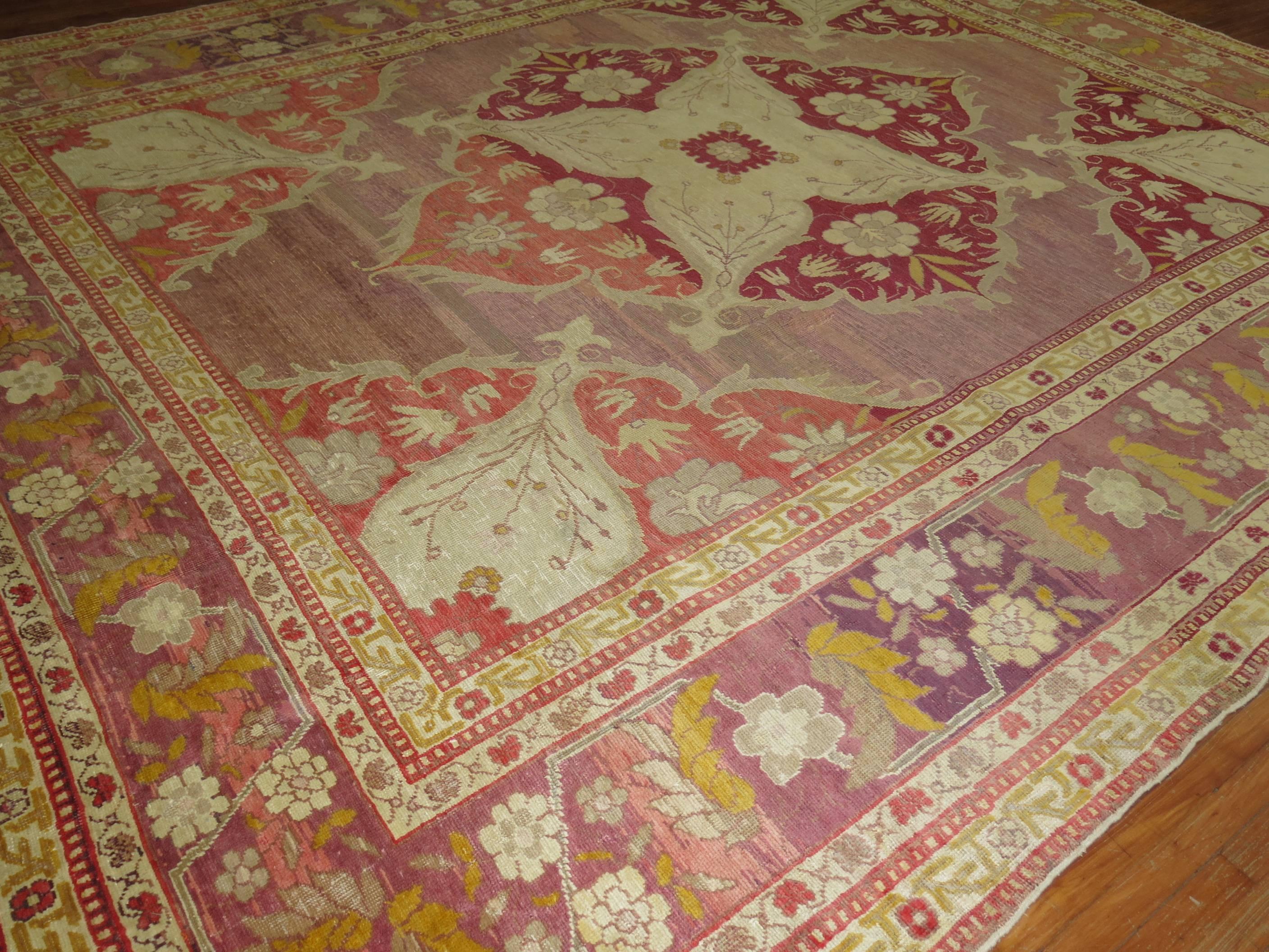 Antique Turkish Herekeh Rug In Good Condition For Sale In New York, NY