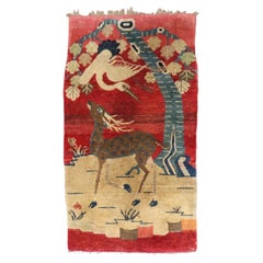 Roter chinesischer Baotou-Bildteppich aus der Zabihi-Kollektion mit Kranich und Hirsch