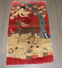 Roter chinesischer Baotou-Bildteppich aus der Zabihi-Kollektion mit Kranich und Hirsch