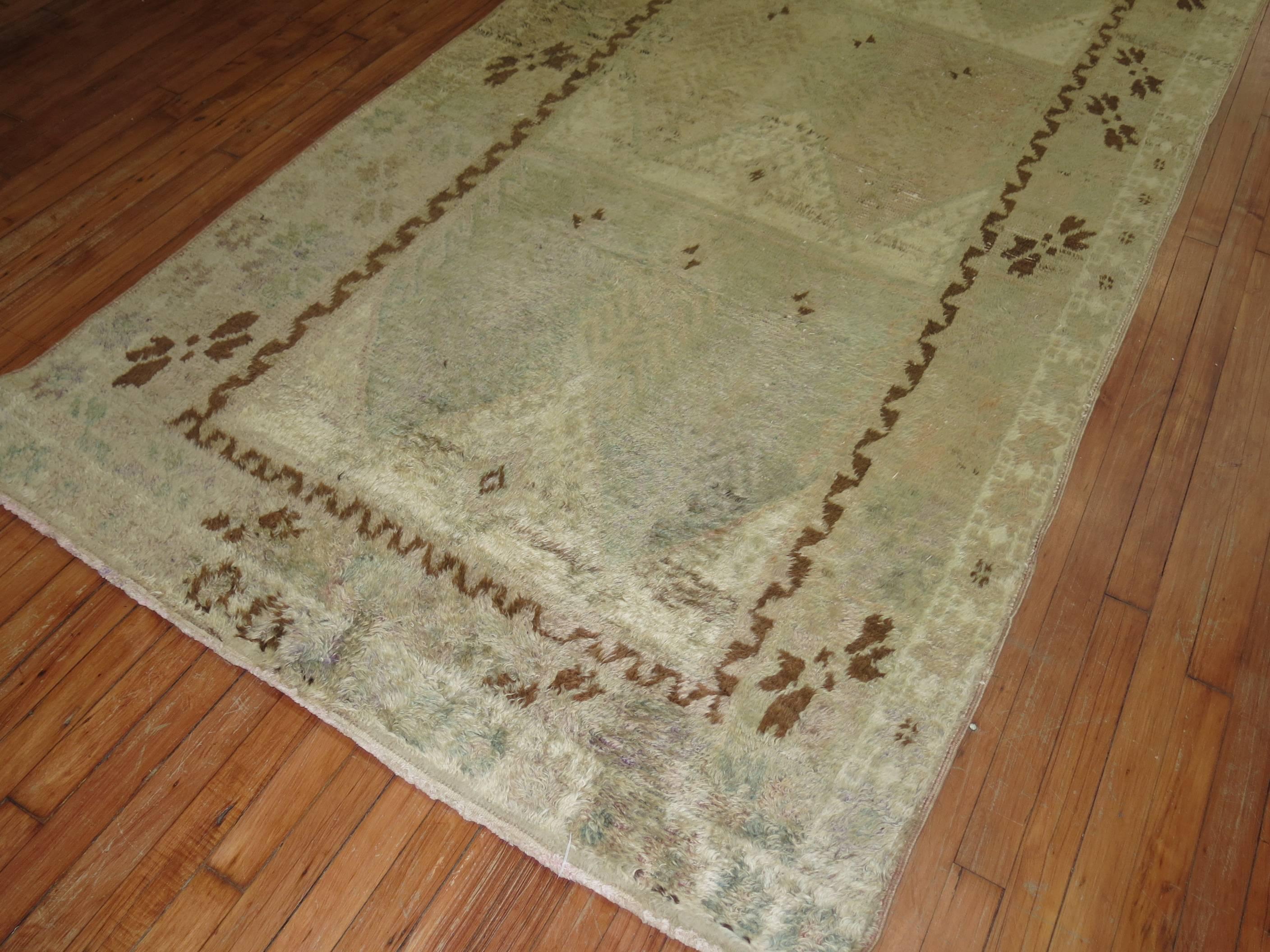 Mid-Century Modern Nomadic Directional Neutral Color Vintage Moroccan Gallery Runner For Sale