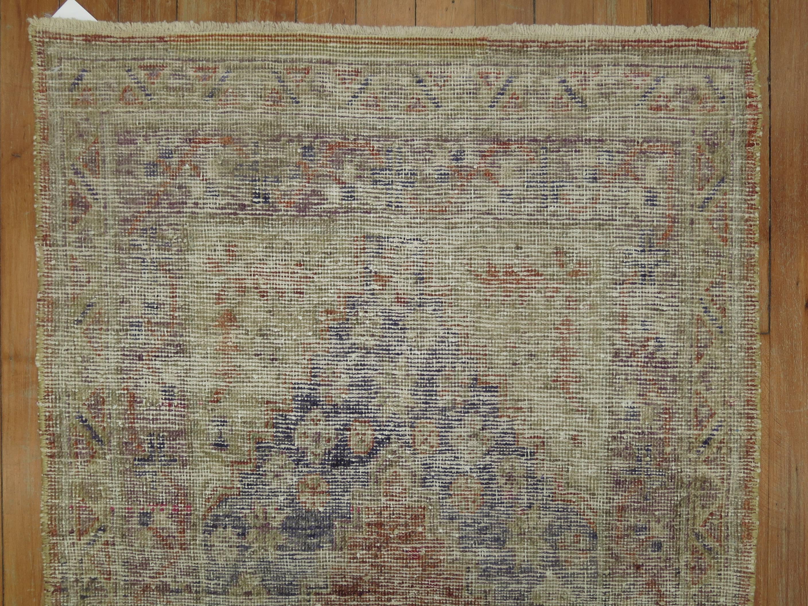 Seltener Khotan-Läufer aus Wolle im Shabby-Chic-Stil, spätes 19. Jahrhundert im Angebot 4