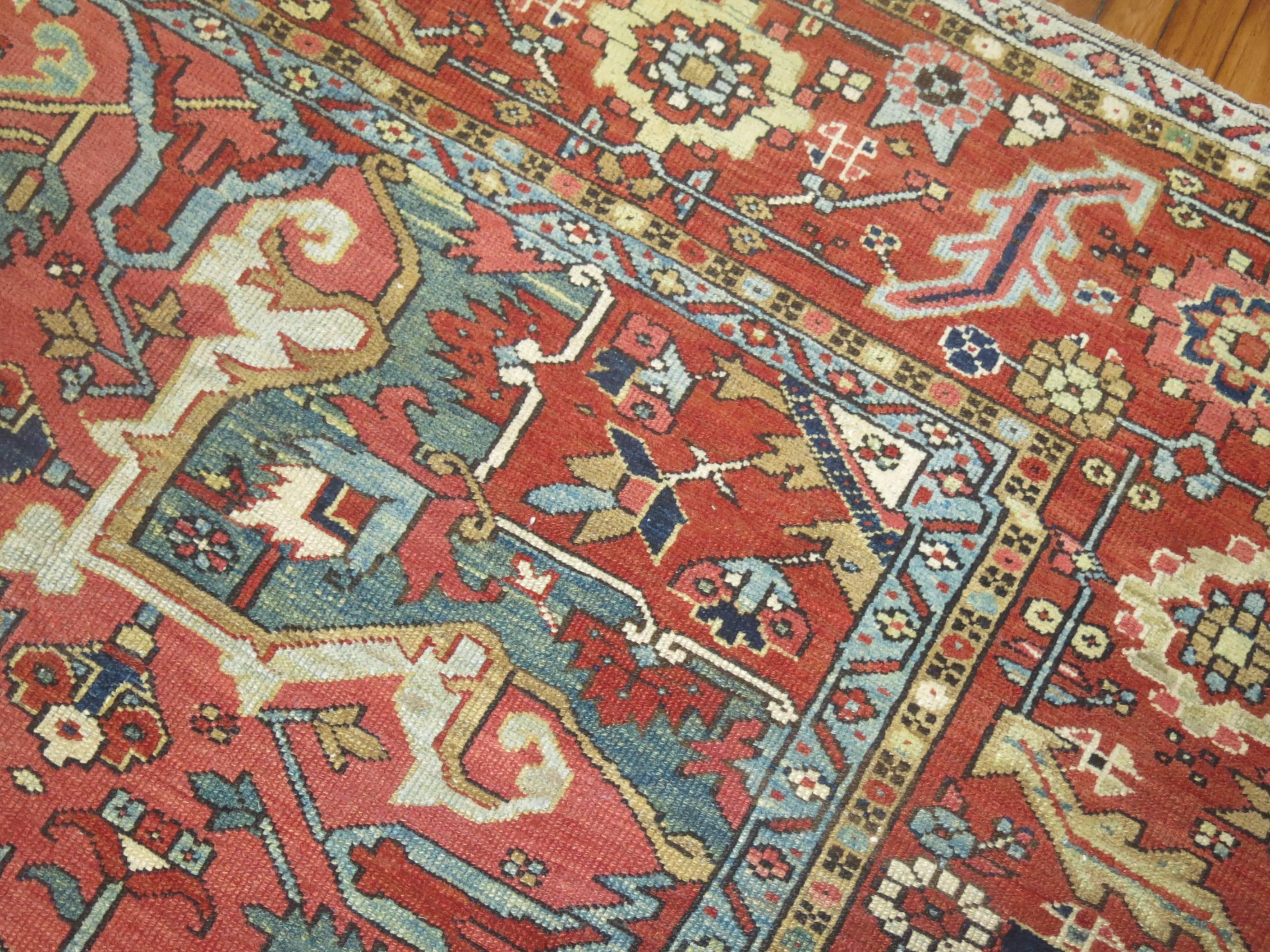 Serapi Heriz Persian Hand Knotted Antique Traditional Wool Rug In Excellent Condition For Sale In New York, NY