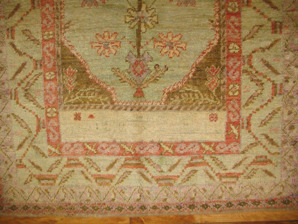 A fascinating lovely small Turkish rug that was given as a gift. On one end of the rug has an Inscription shown (pictured) which reads 'congratulations, may you have a healthy and prosperous  year'