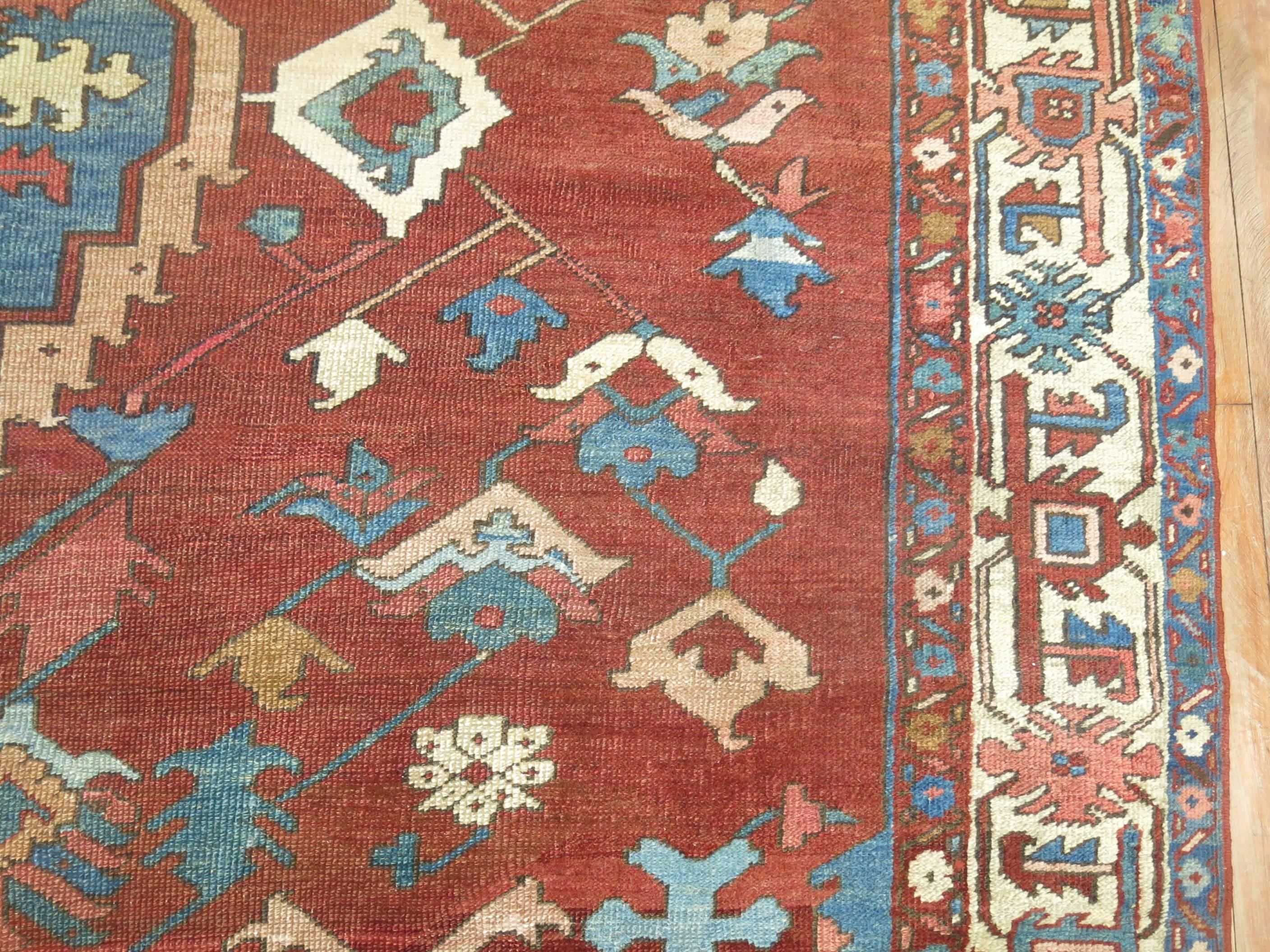 Antique Persian Serapi Bakshaish Rug In Good Condition For Sale In New York, NY