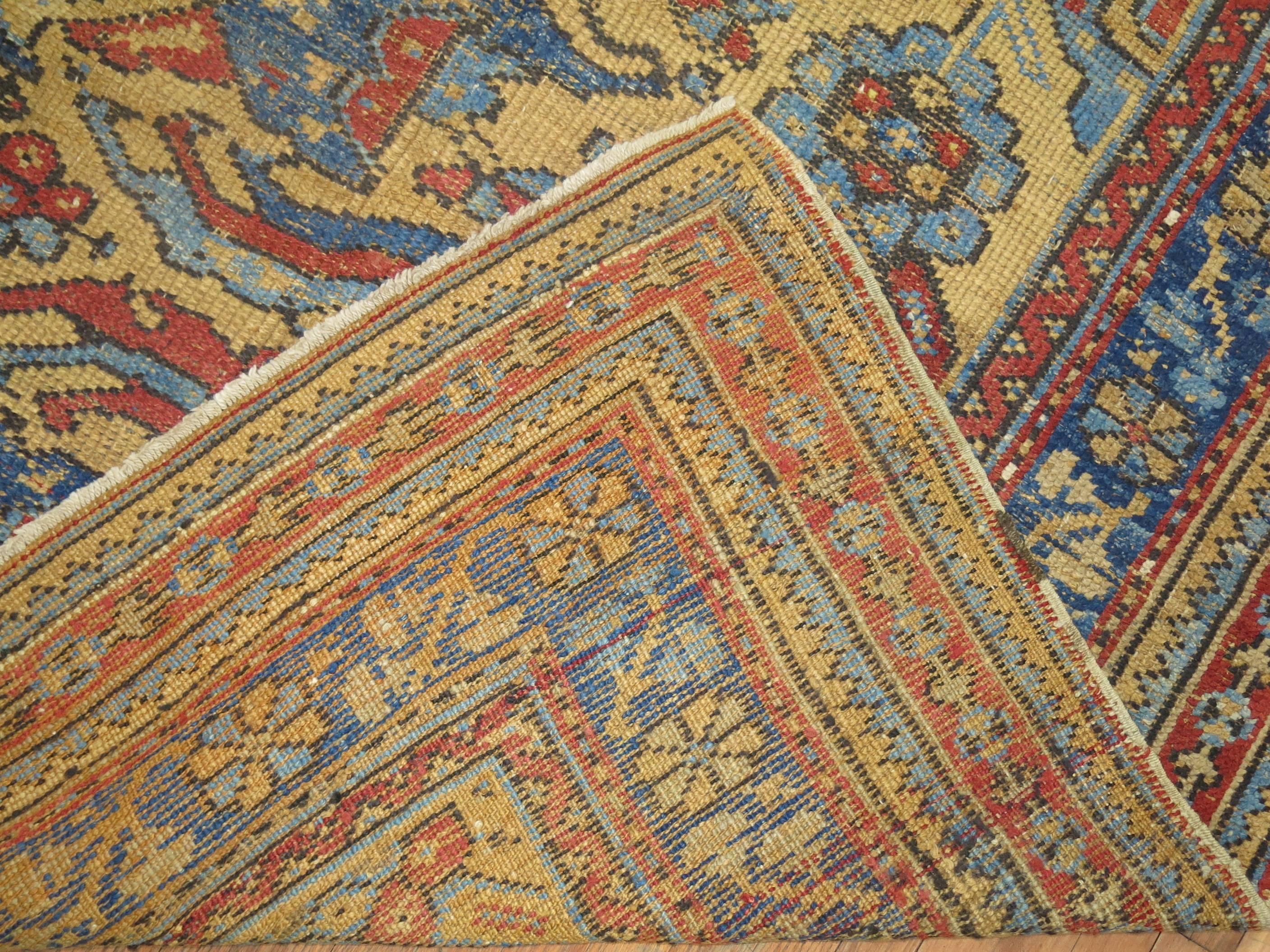 Antiker türkischer quadratischer Smyra Oushak-Teppich im Angebot 1