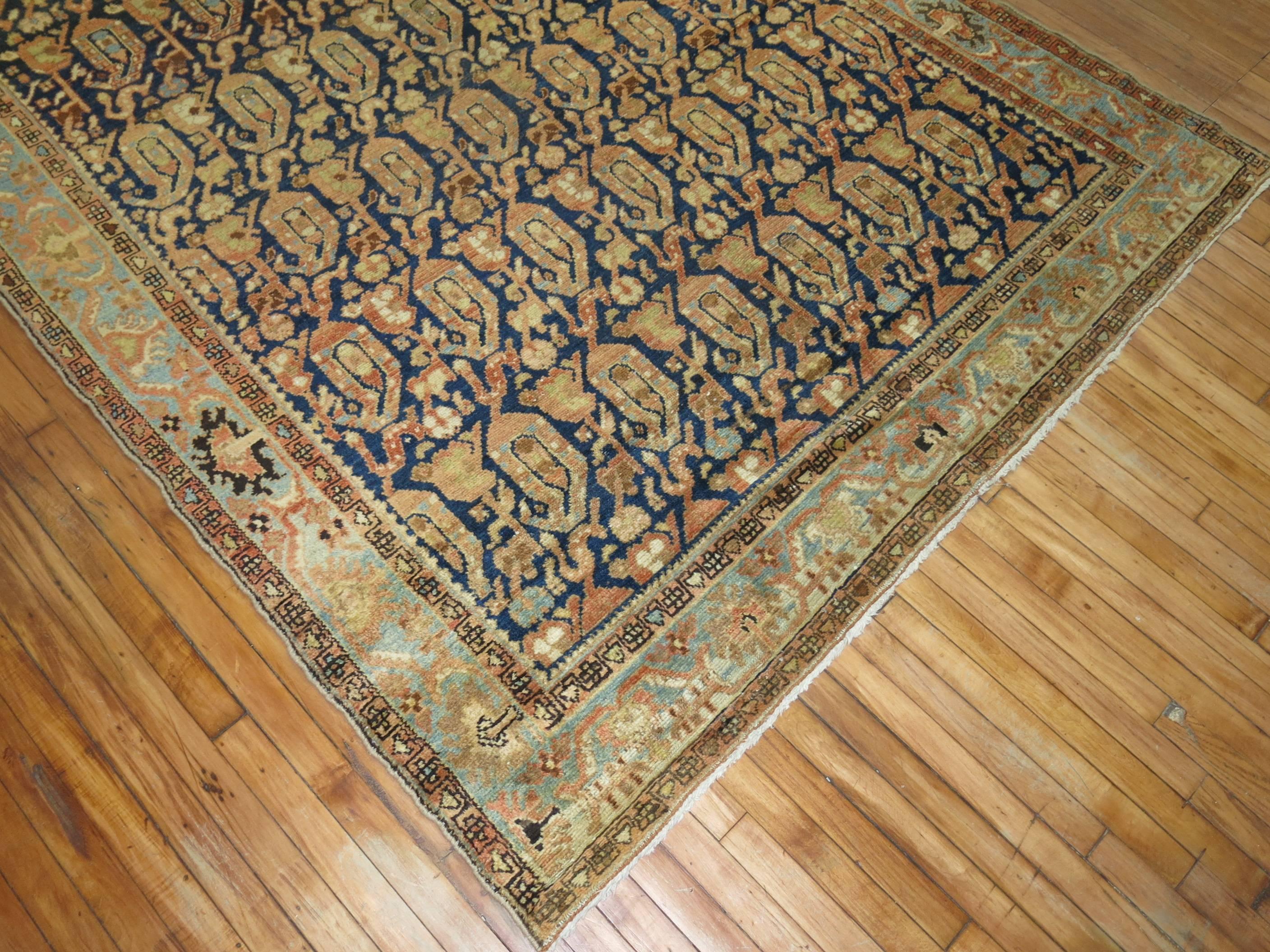Orientalischer persischer Malayer-Teppich in Blau aus Terrakotta in Galeriengröße mit Paisleymuster (Persisch) im Angebot
