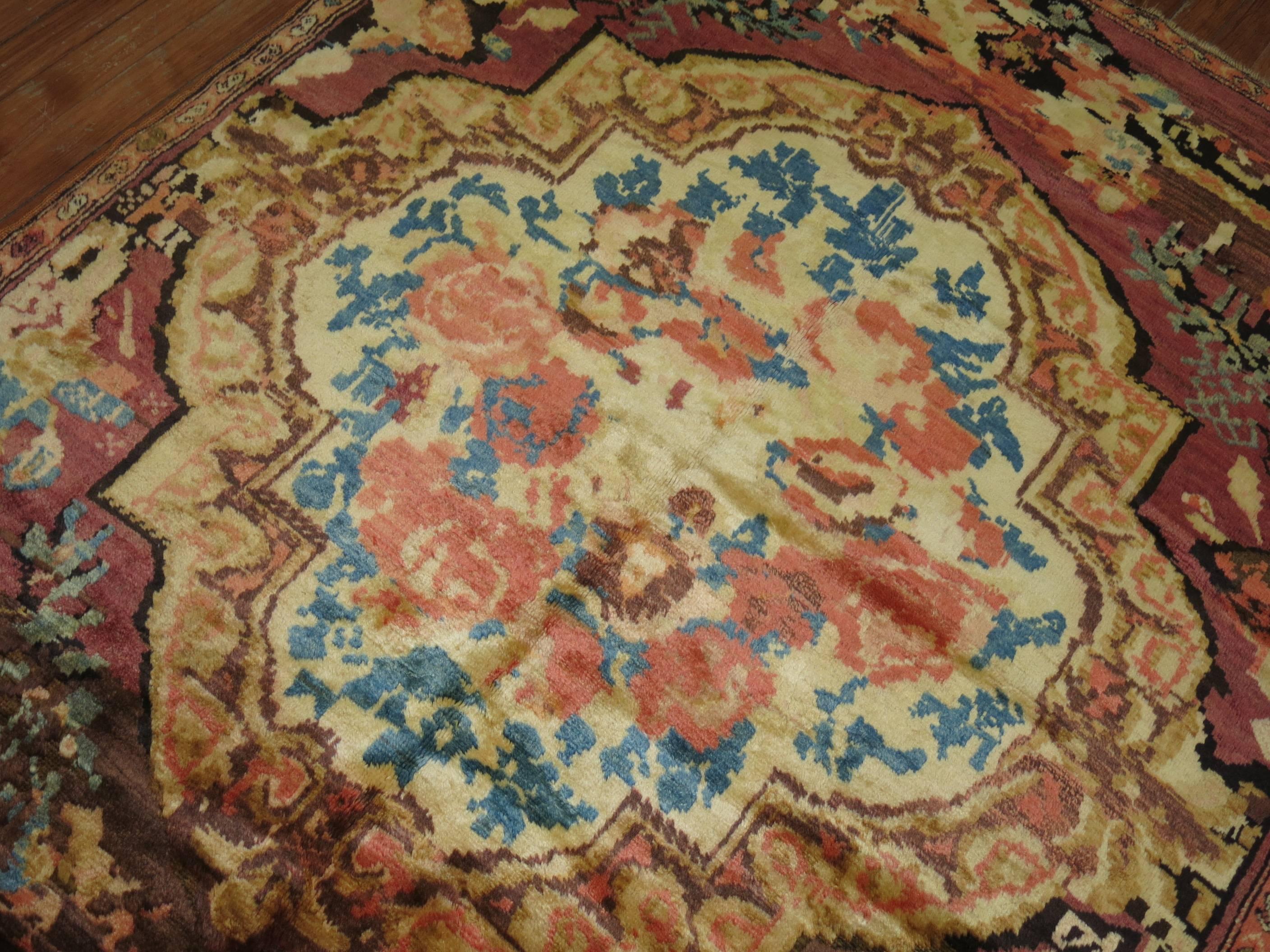 Muave Brauner handgewebter antiker armenischer geblümter Karabagh-Teppich, datiert 1934 im Angebot 2